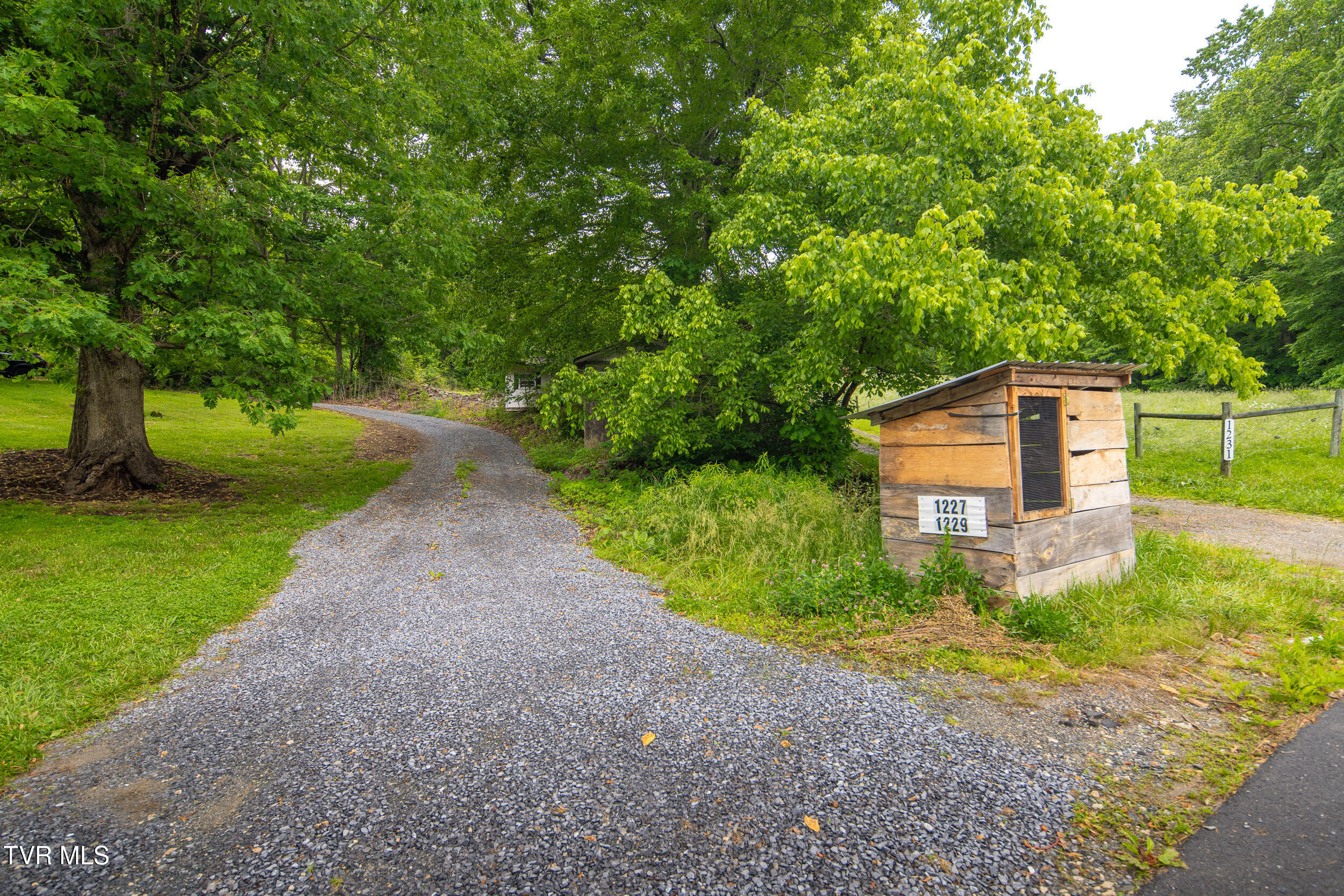 1227 Poga Road Property Photo 33