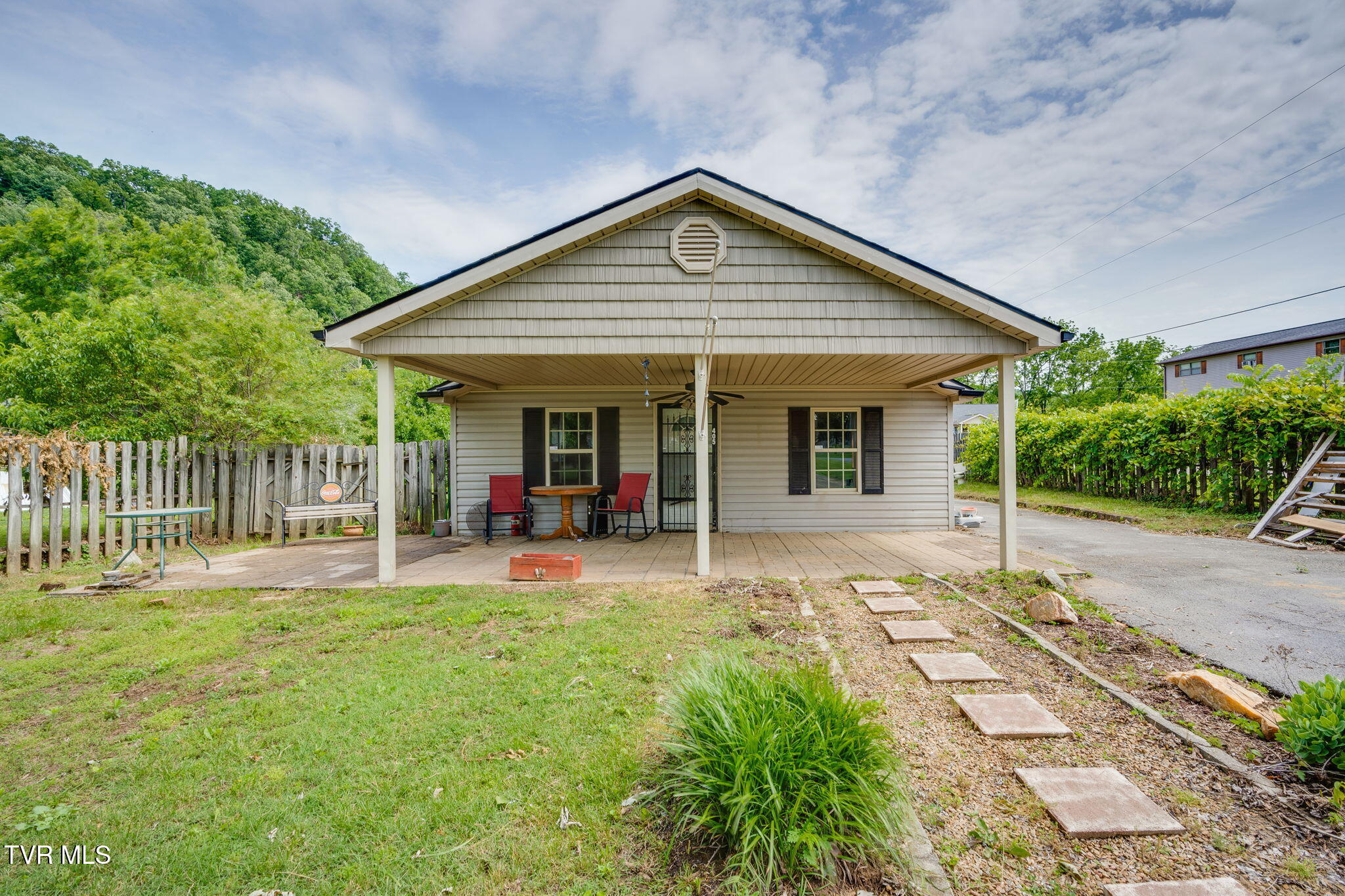 405 Brandon Street Property Photo 1