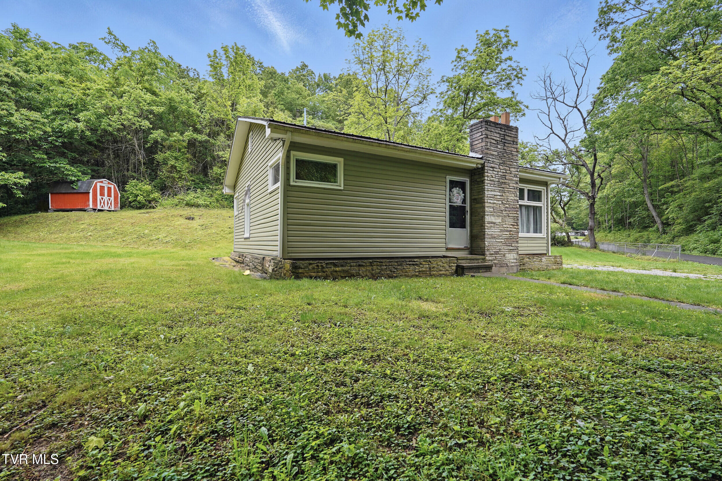 1002 Seven Springs Hollow Road Property Photo 1