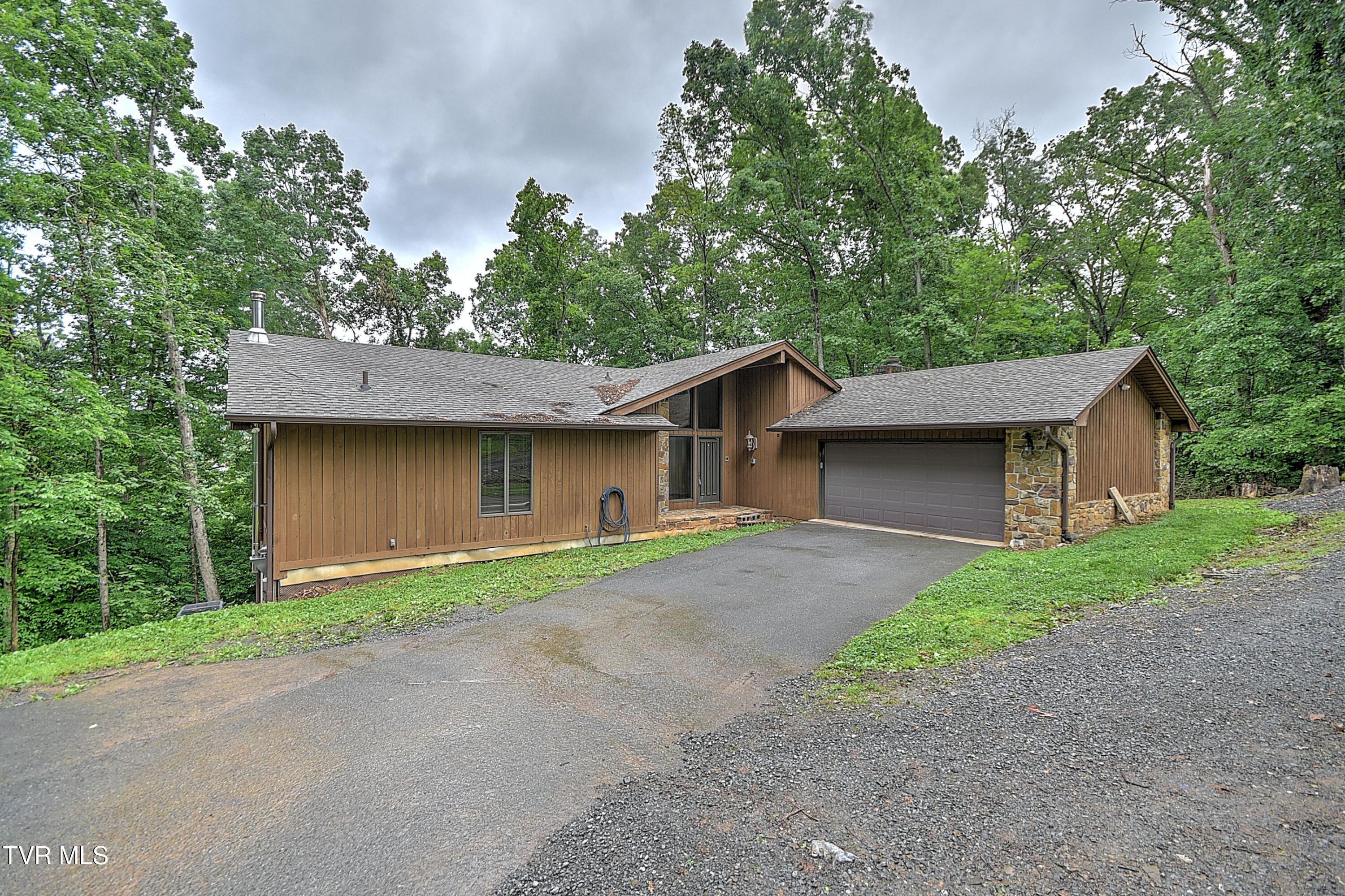 121 Lone Oak Drive Property Photo