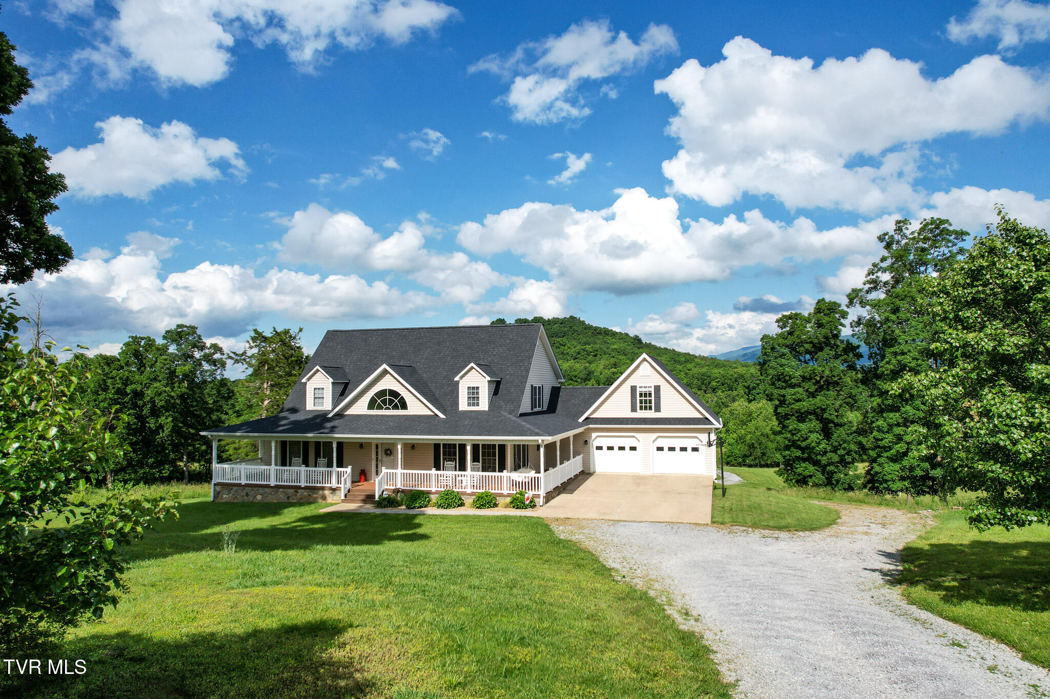 935 Dixie Road Property Photo