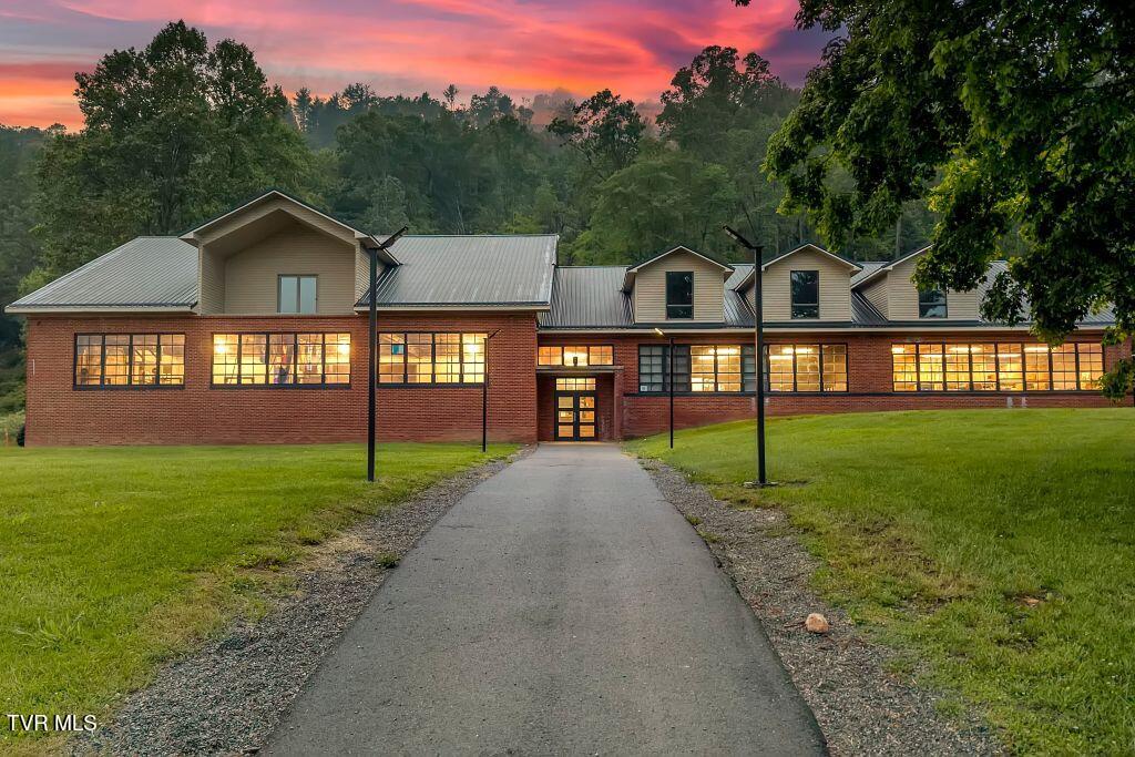 5500 Roan Creek Road Property Photo 2