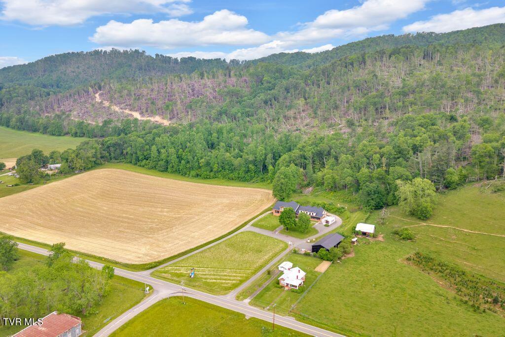 5500 Roan Creek Road Property Photo 11