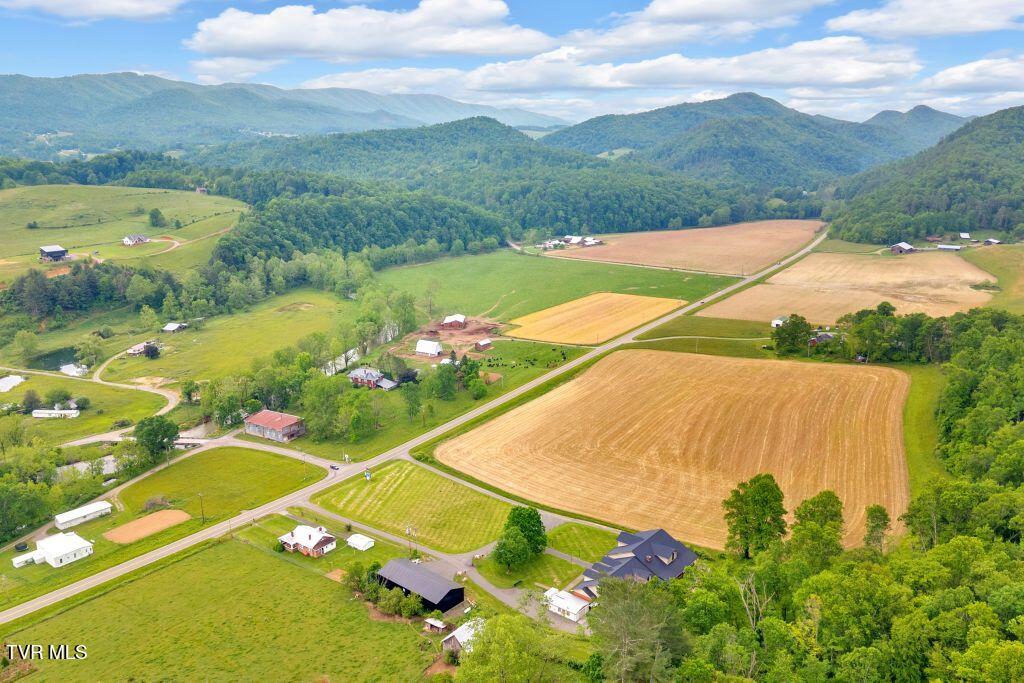 5500 Roan Creek Road Property Photo 14