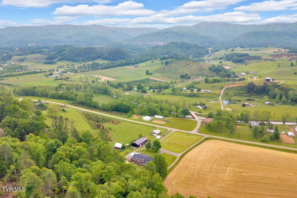 5500 Roan Creek Road Property Photo 16