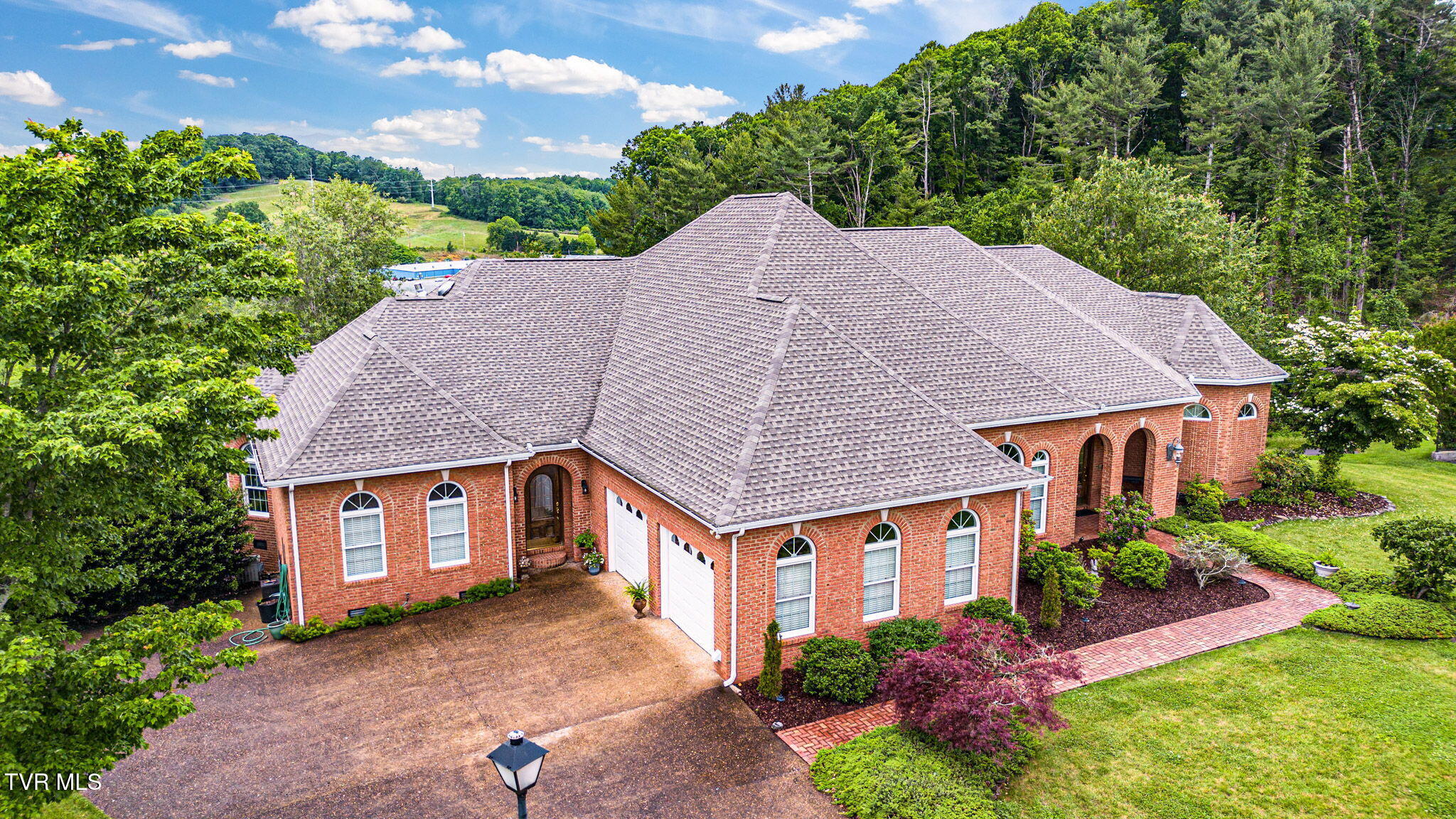 21390 Sheffield Court Property Photo