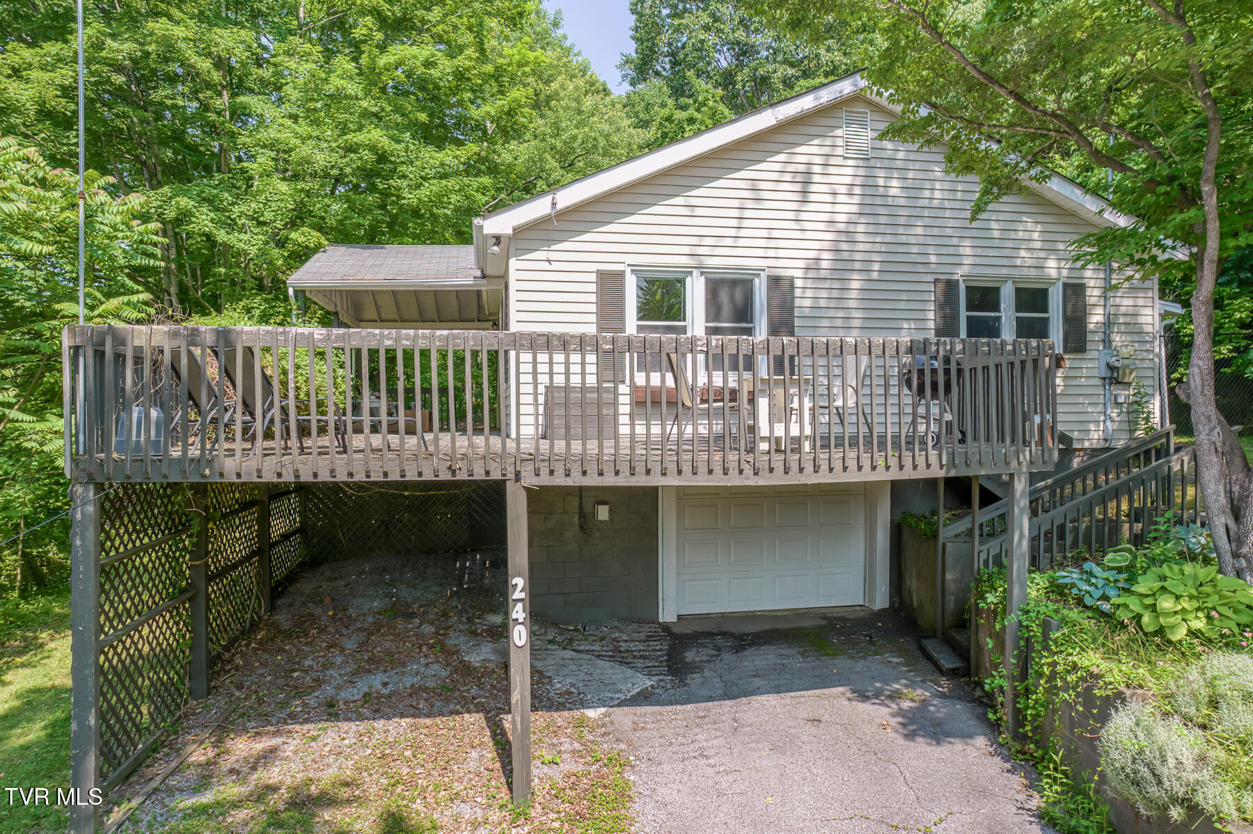 240 Watson Road Property Photo