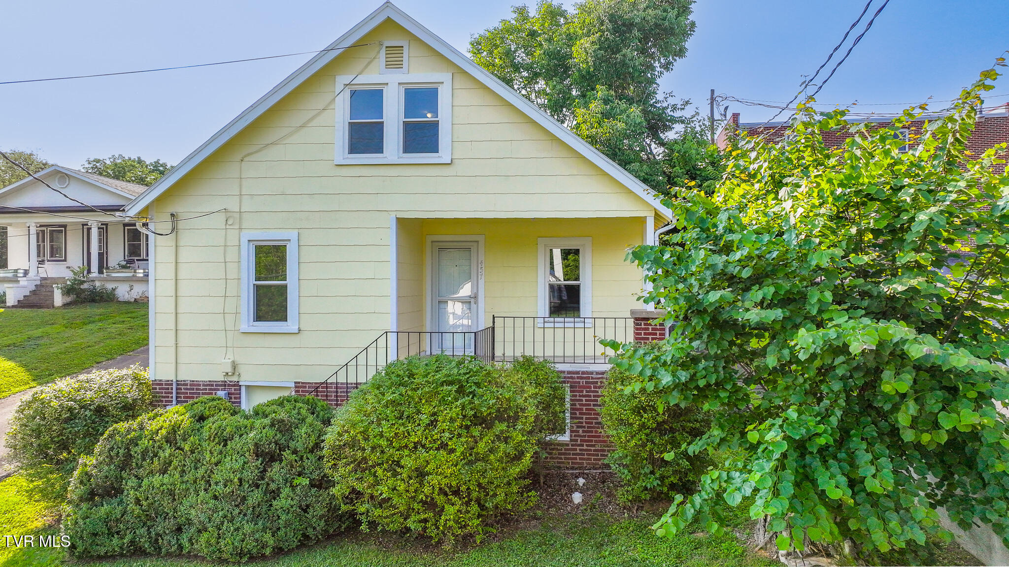 457 East Bernard Avenue Property Photo 1