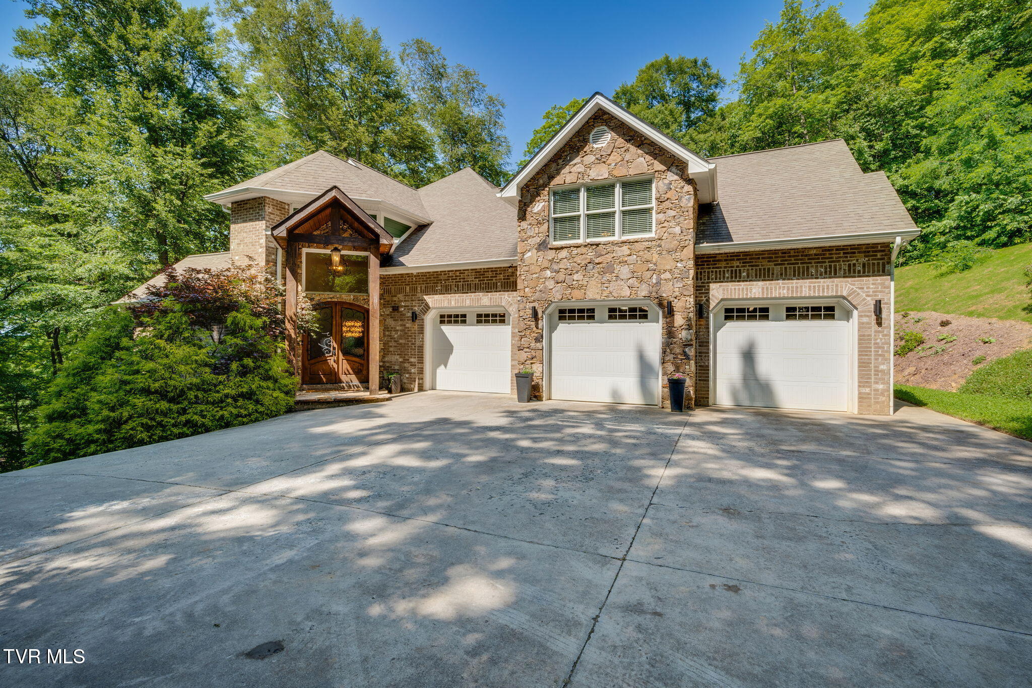 213 Shadowood Drive Property Photo
