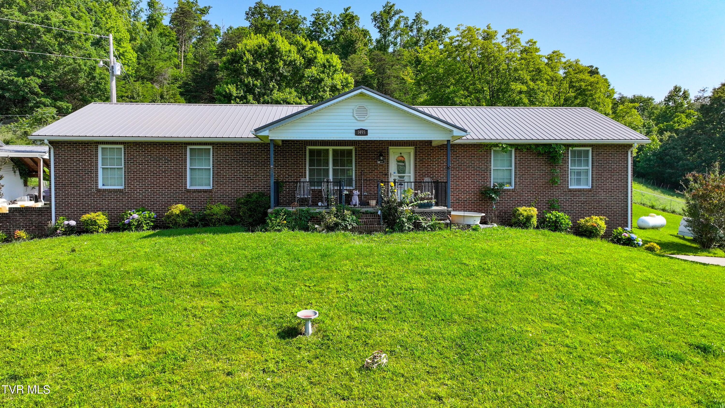1495 Fishpond Road Property Photo