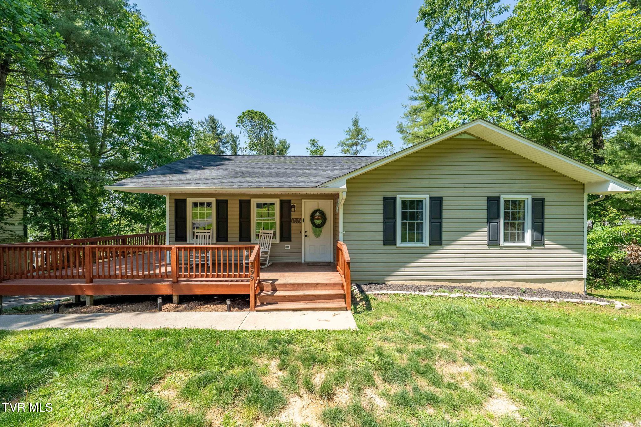 699 Hemlock Street Property Photo