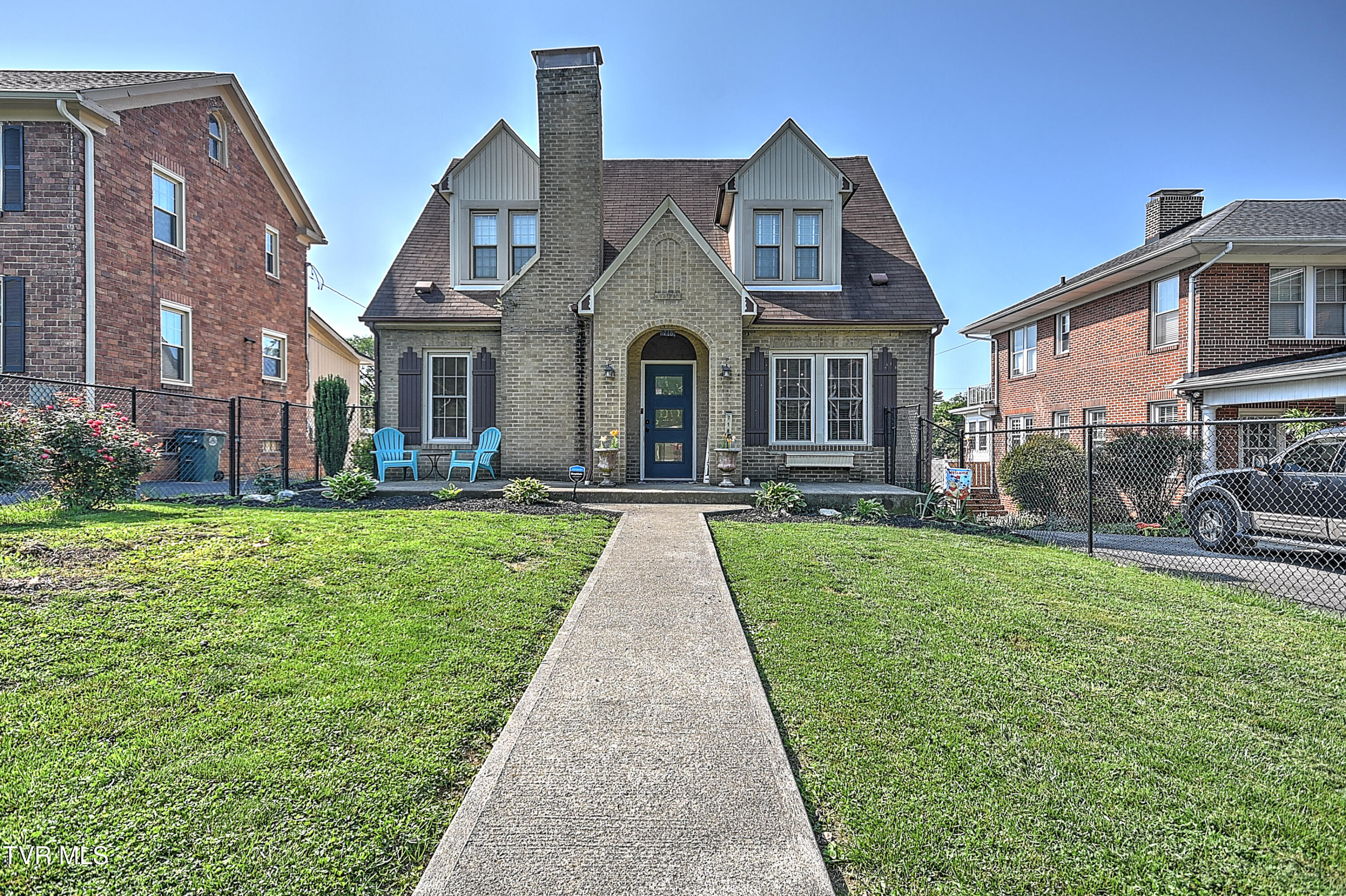 718 Arlington Avenue Property Photo 1