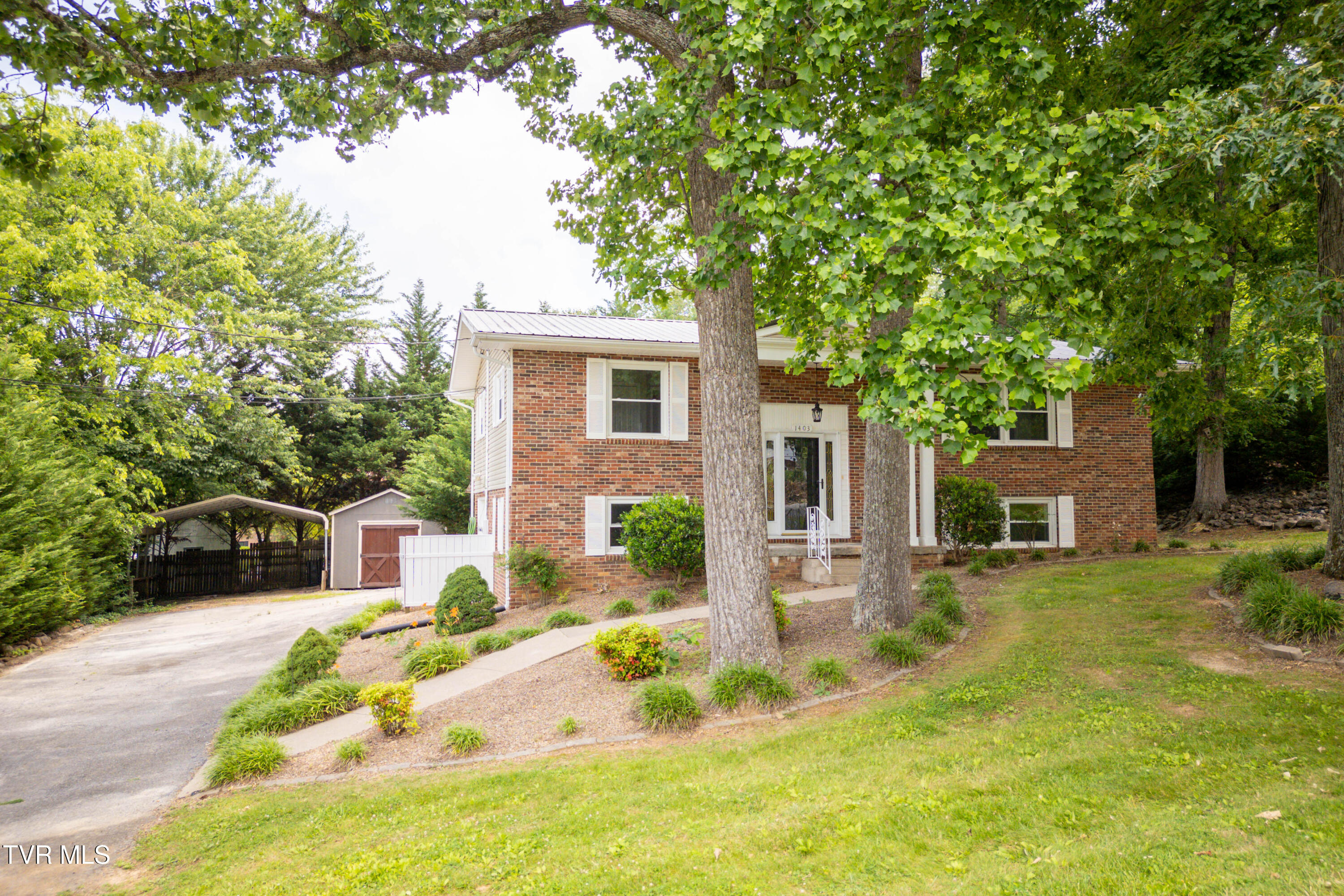 1403 Brentwood Drive Property Photo 1