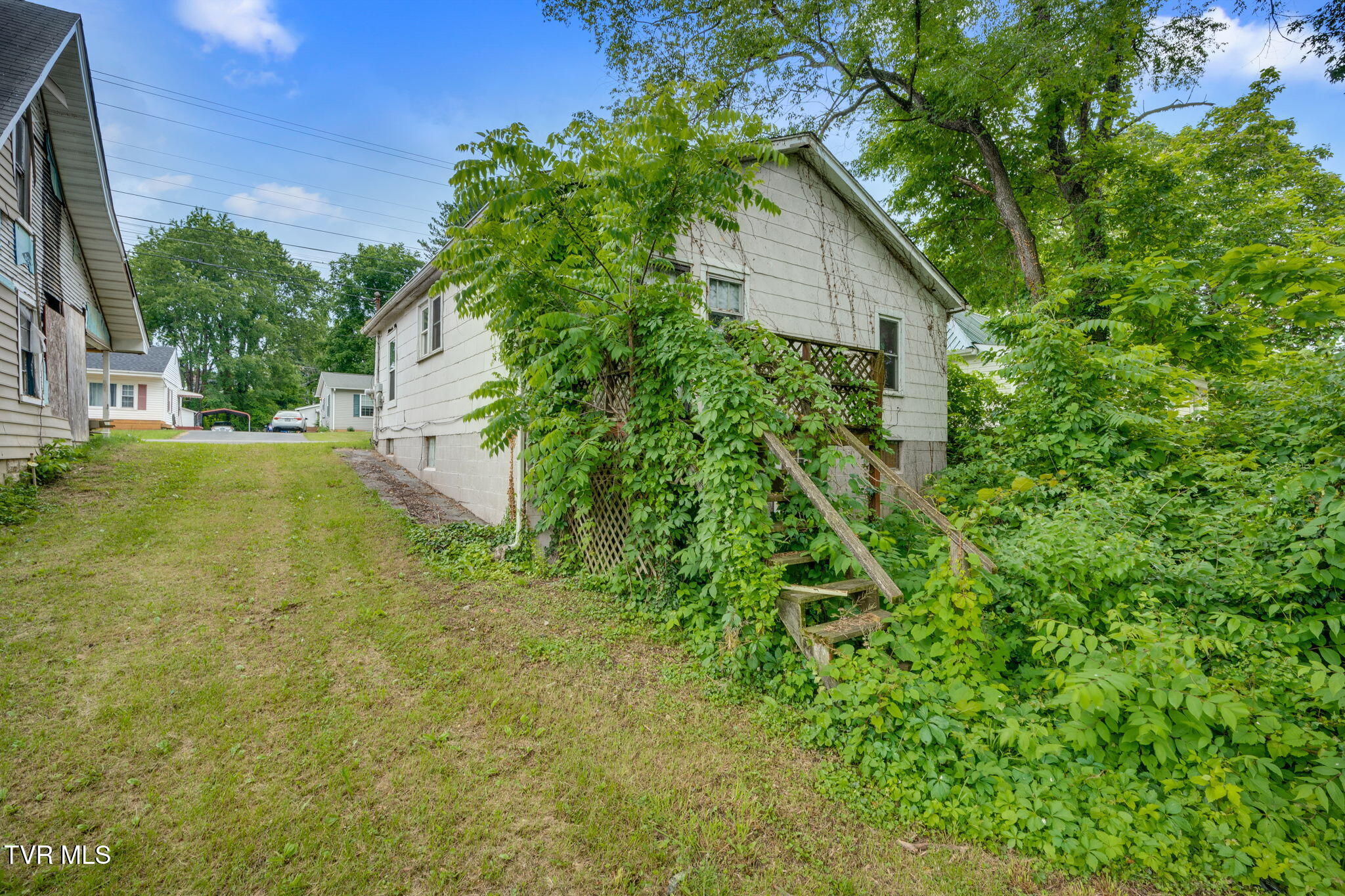 2121 2123 Randolph Street Property Photo 9