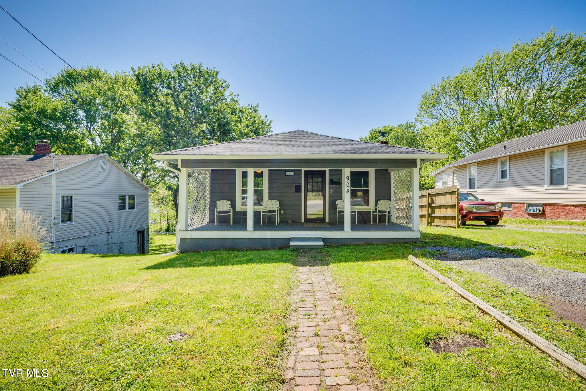 904 East Market Street Property Photo 1