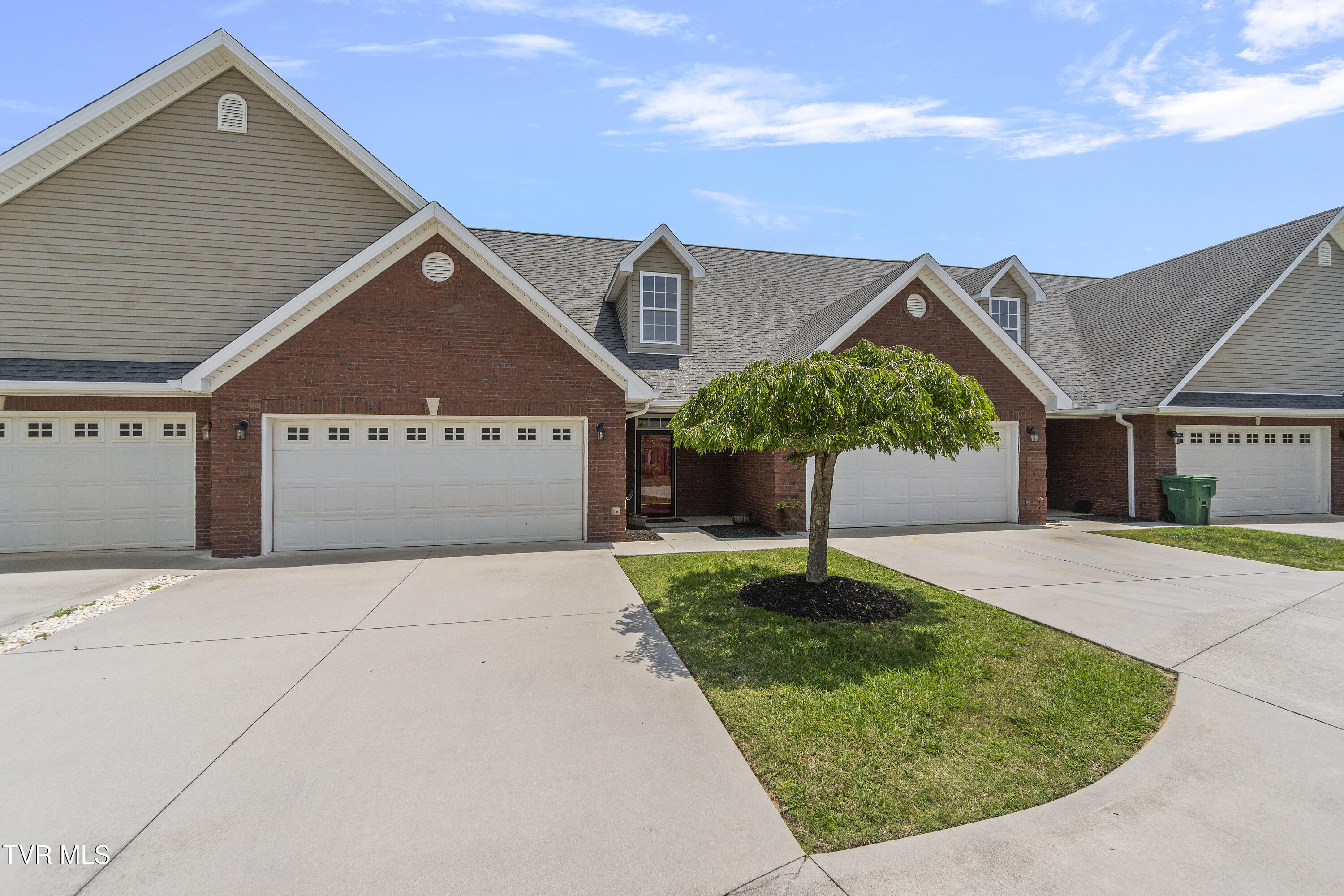 3475 Walden Dr Property Photo 1