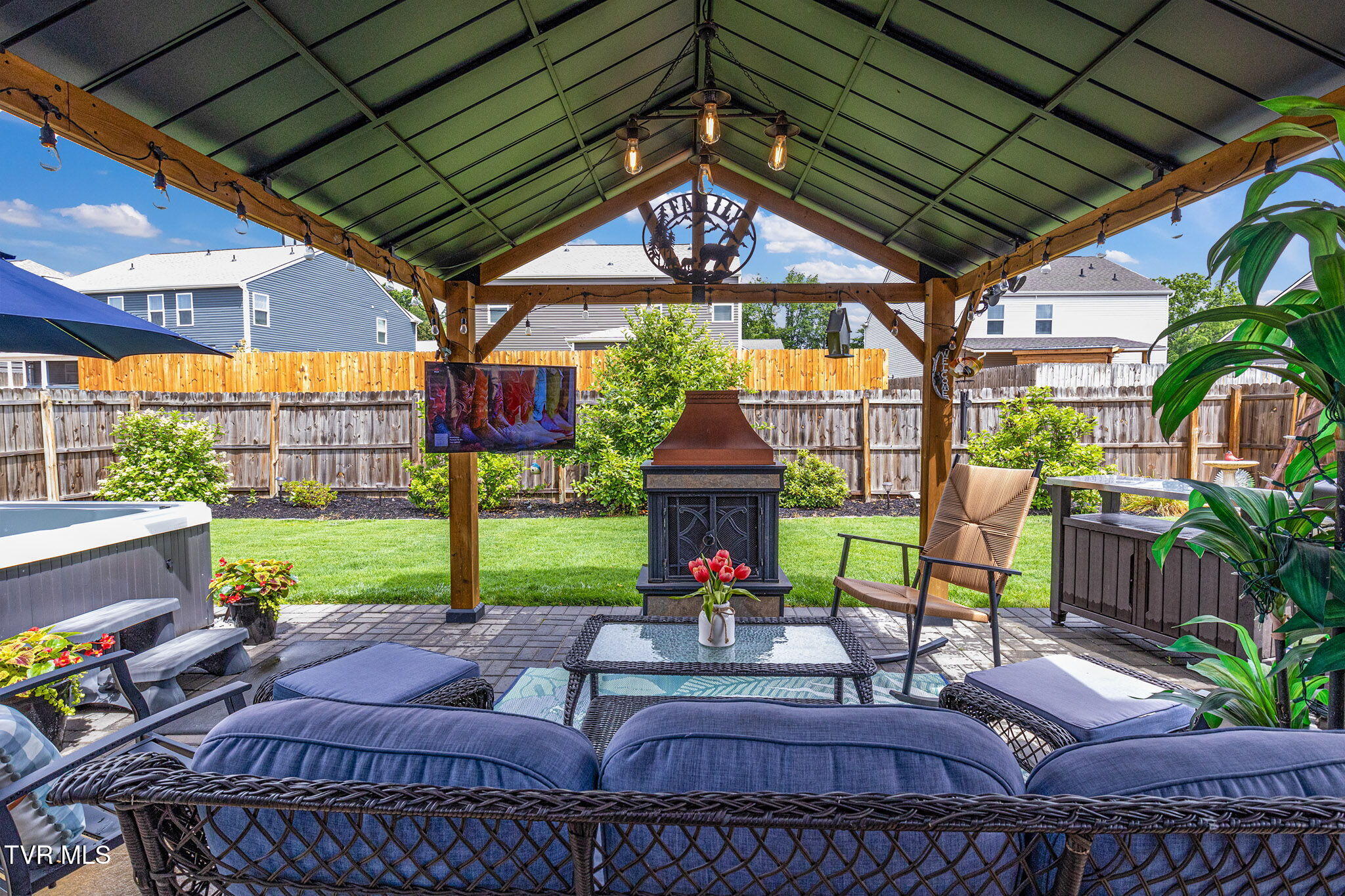 1058 Raccoon Lane Property Photo 2