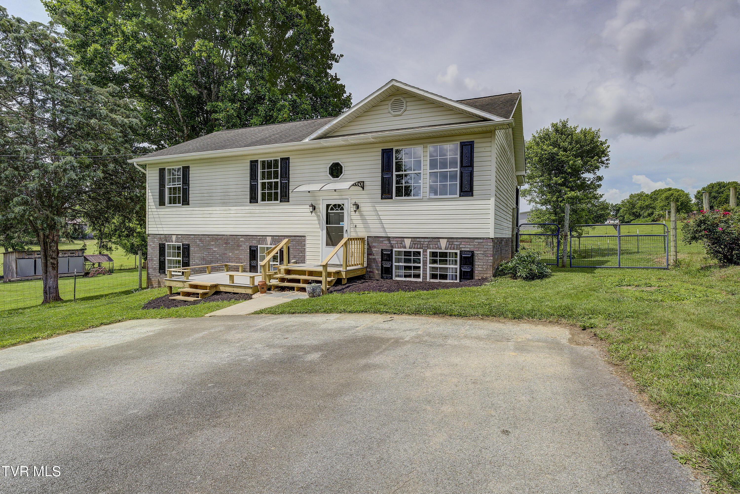 312 Stockyard Road Property Photo 1