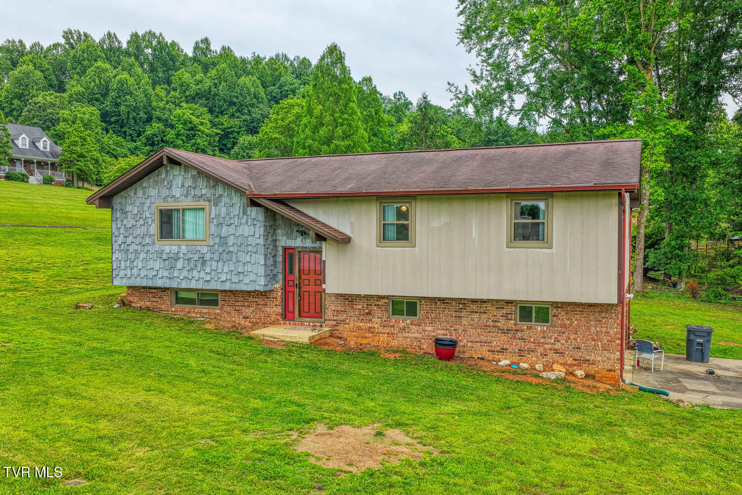 1401 Valley Lane Property Photo 1