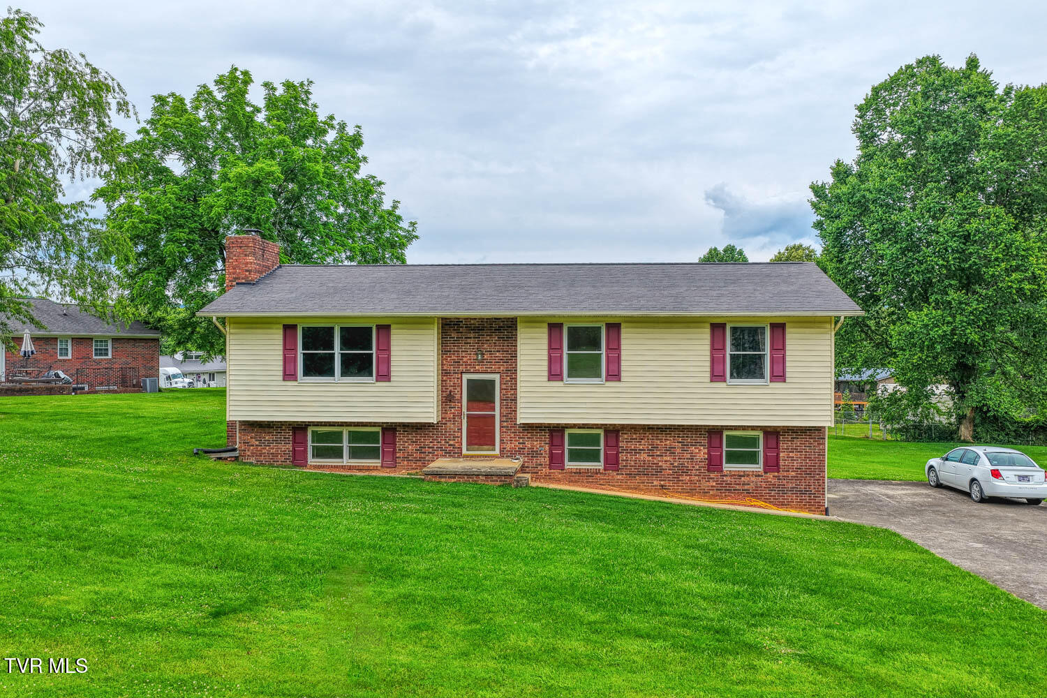 1408 Valley Lane Property Photo 1