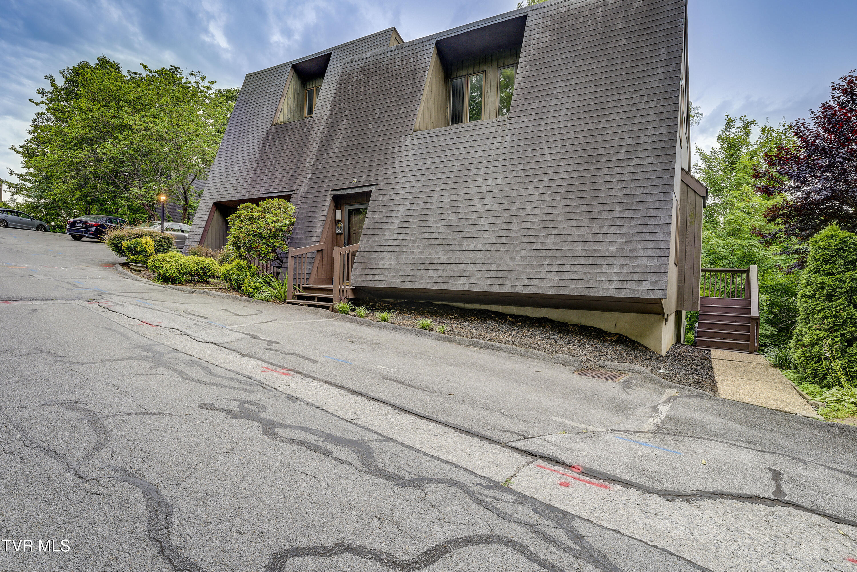 310 Hickory Bluff Bluff Property Photo 1