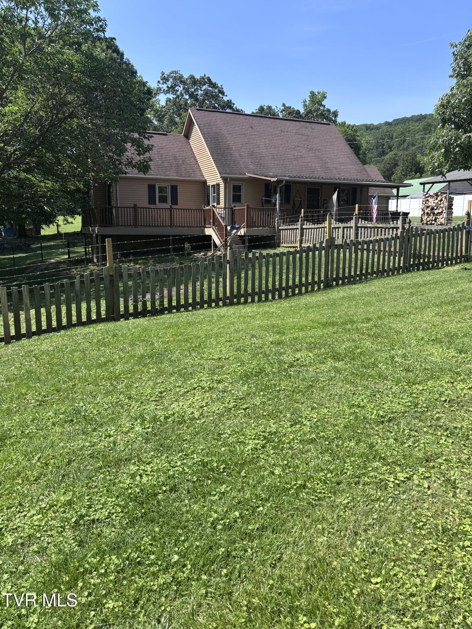 133 Deacon Creek Road Property Photo 1