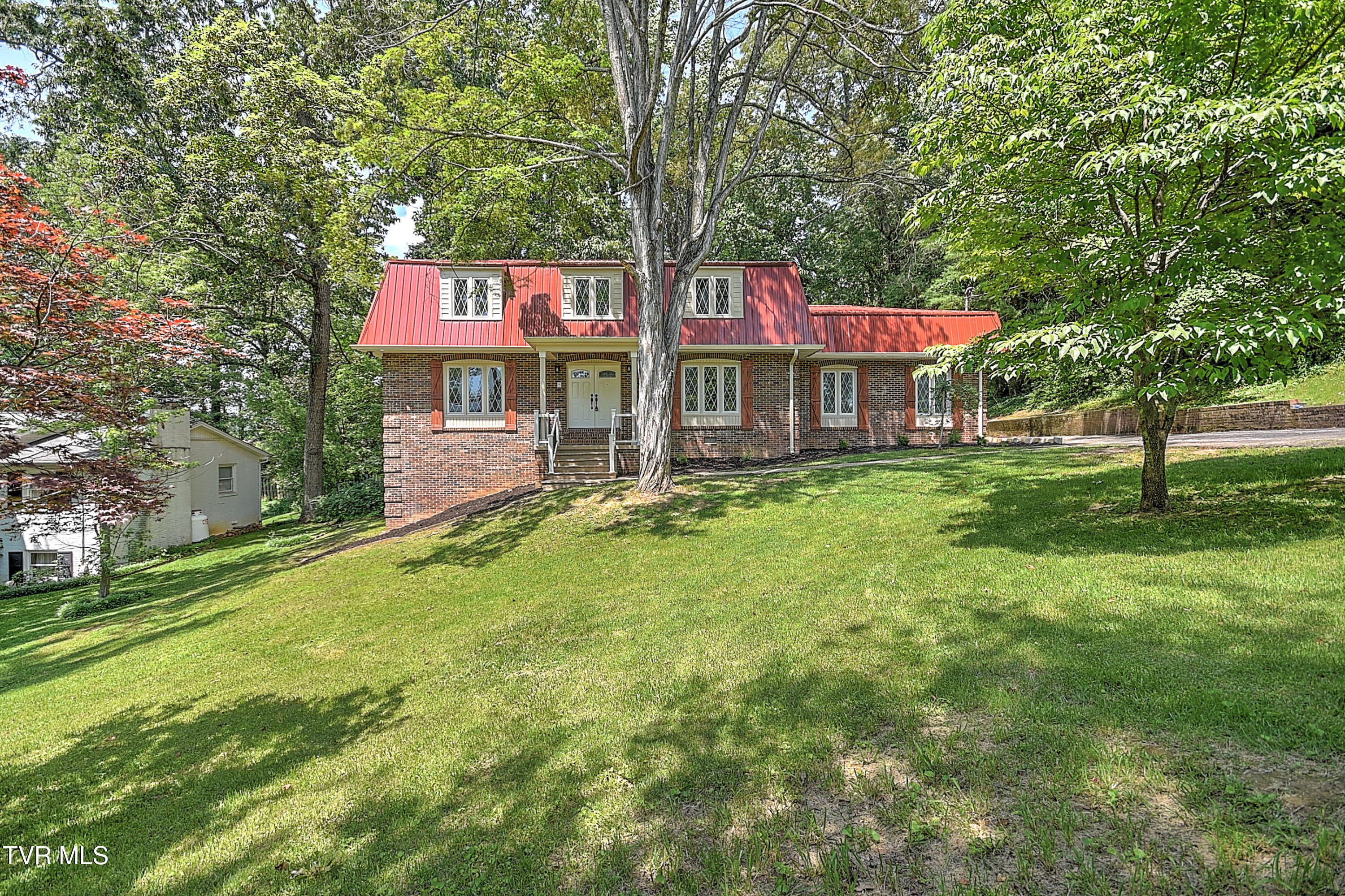 505 Red Oak Lane Property Photo 1