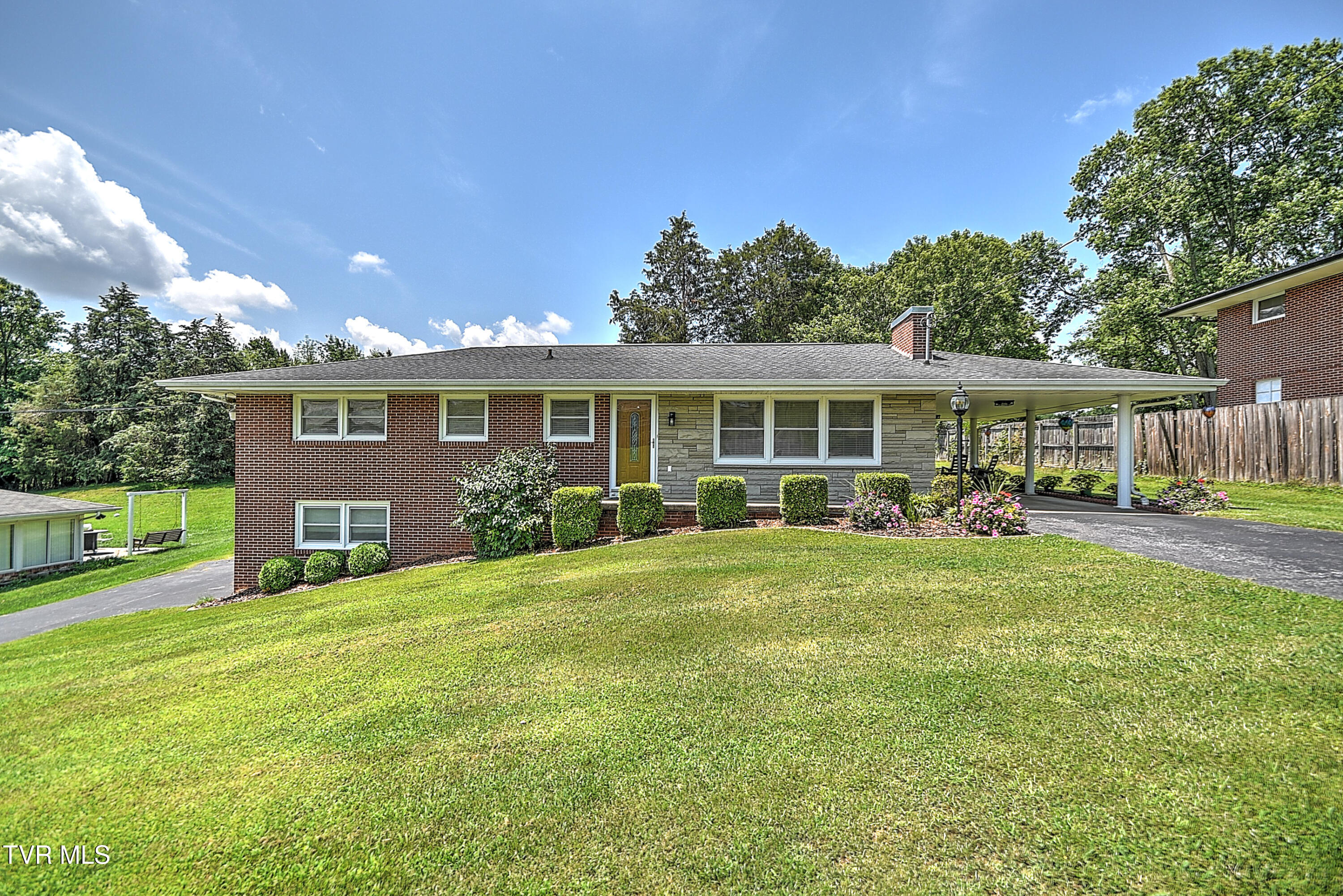 404 Stuffle Street Property Photo
