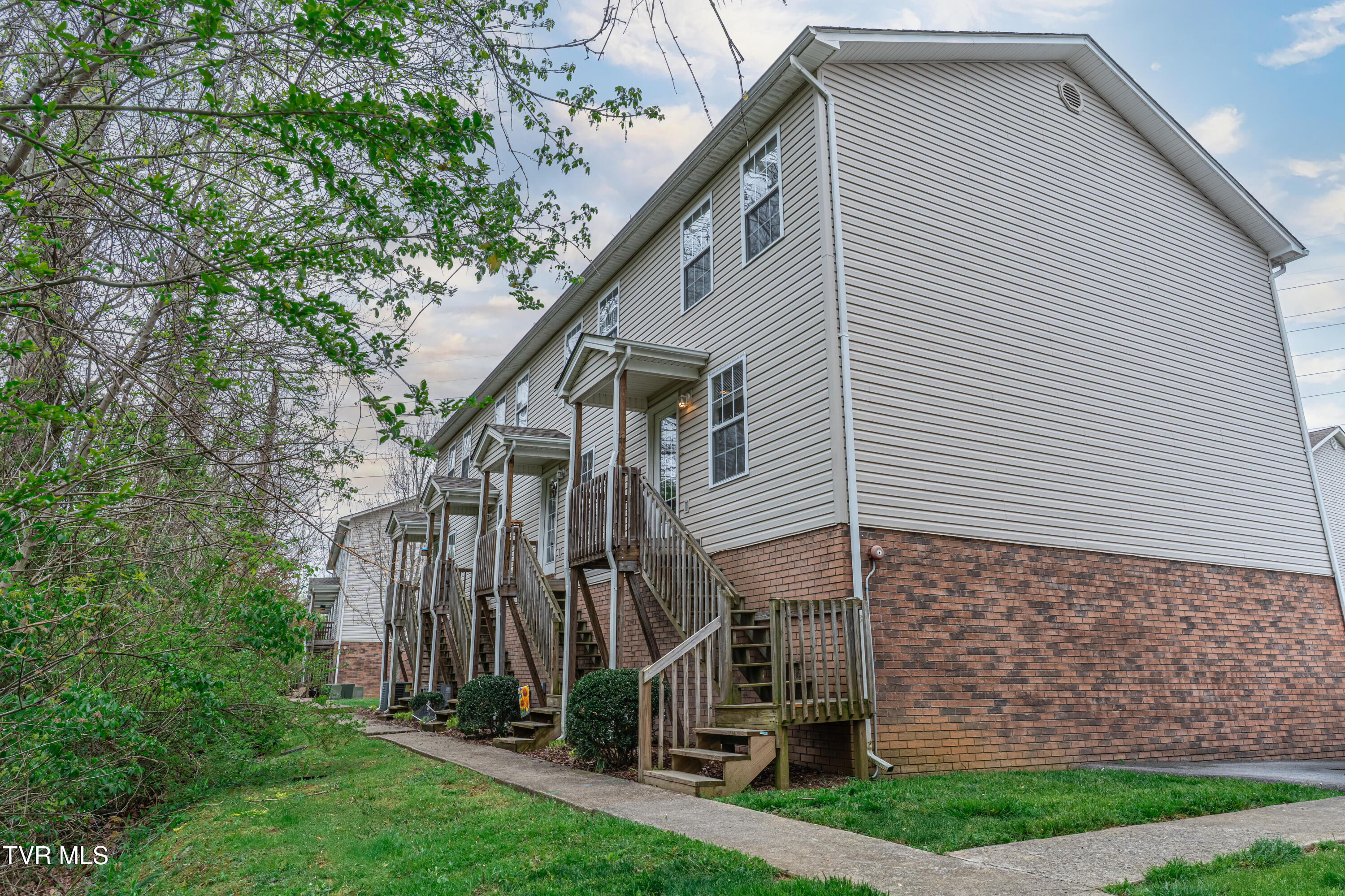 2305 South Greenwood Drive Property Photo 1