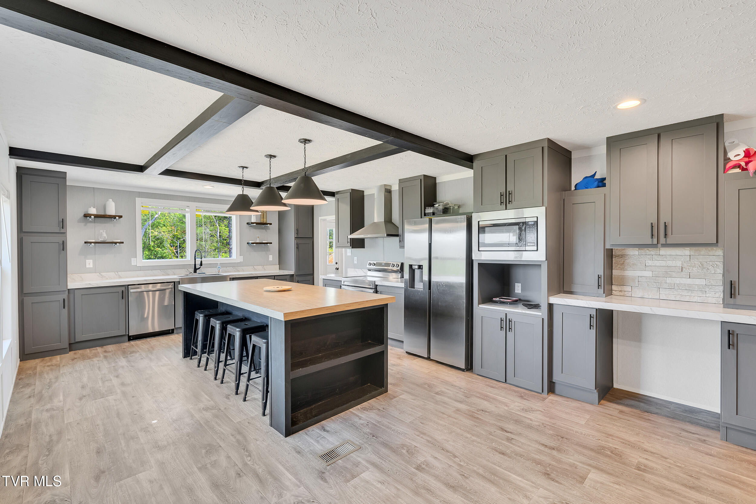 3232 Shelby Way Property Photo 3