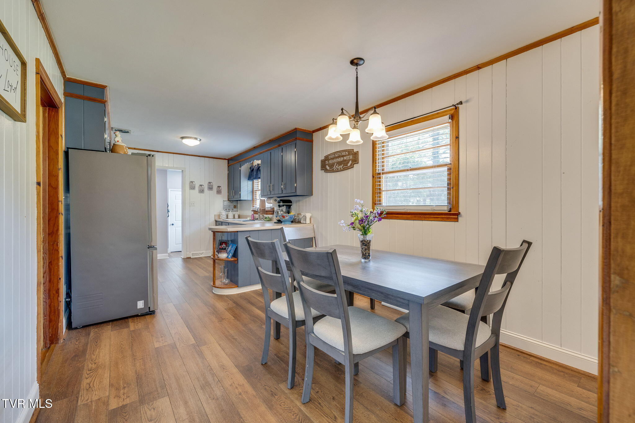 309 Knob Hill Drive Property Photo 7