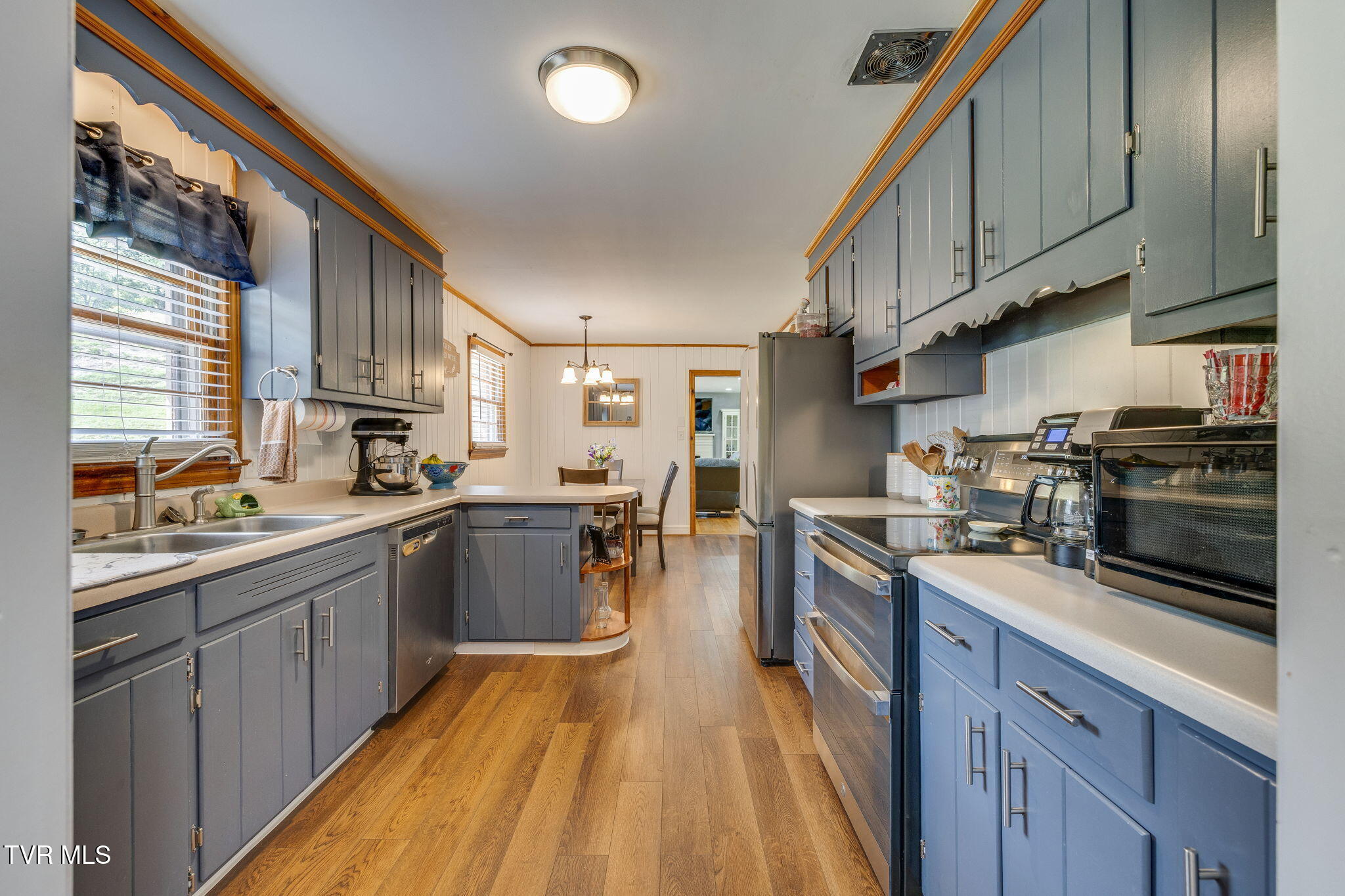 309 Knob Hill Drive Property Photo 12