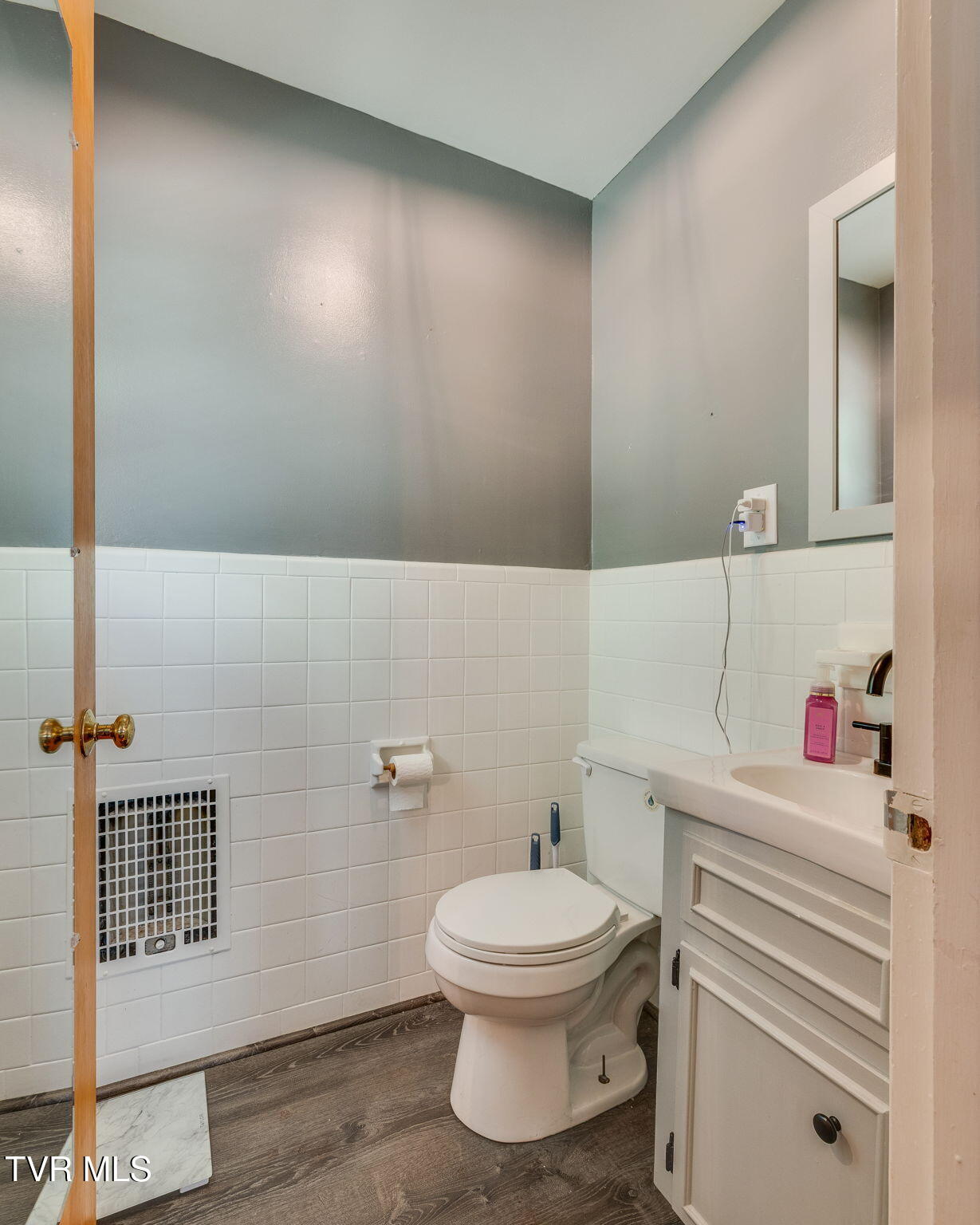 309 Knob Hill Drive Property Photo 16