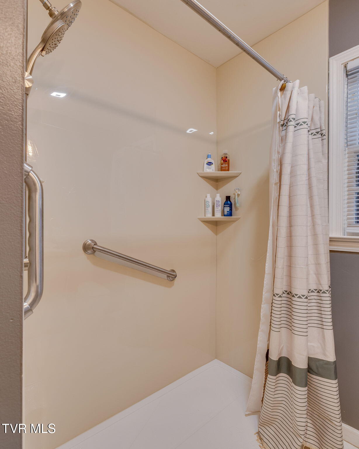 309 Knob Hill Drive Property Photo 20