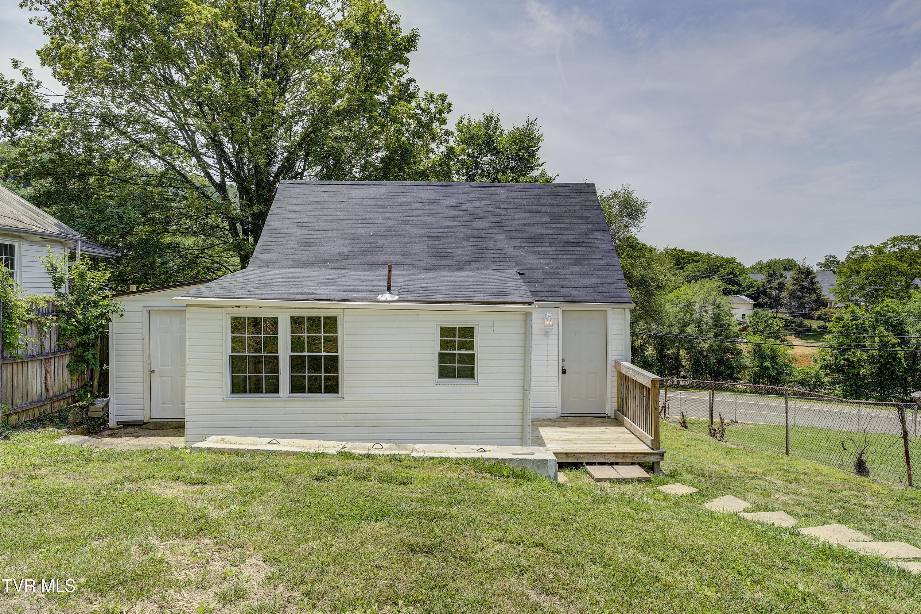3912 Memorial Boulevard Property Photo