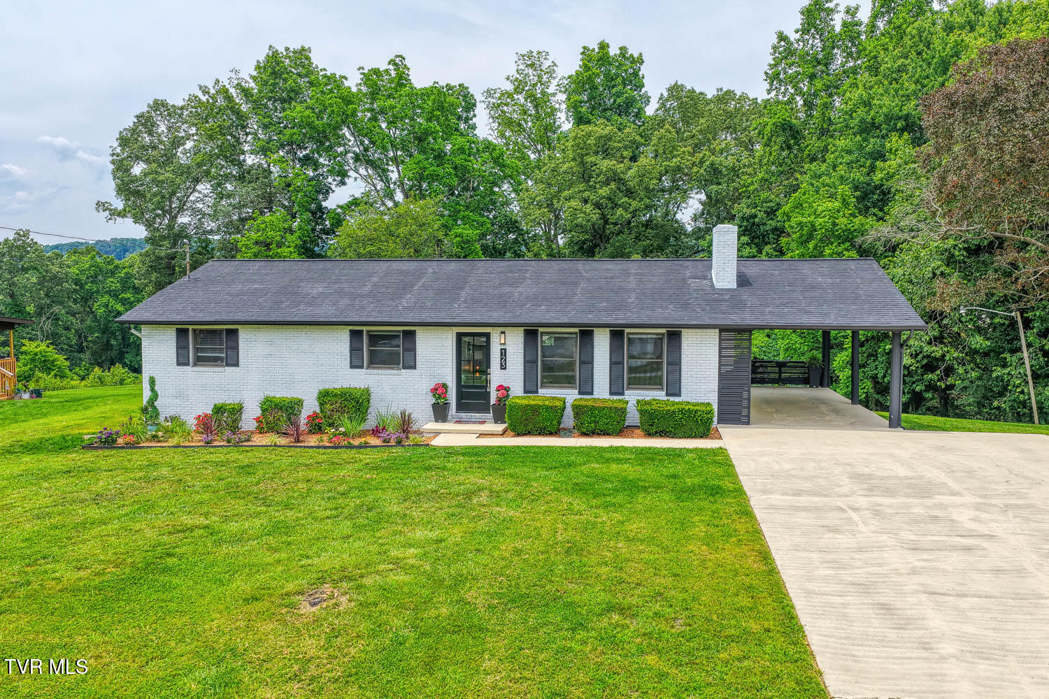 123 Sturbridge Lane Property Photo 1