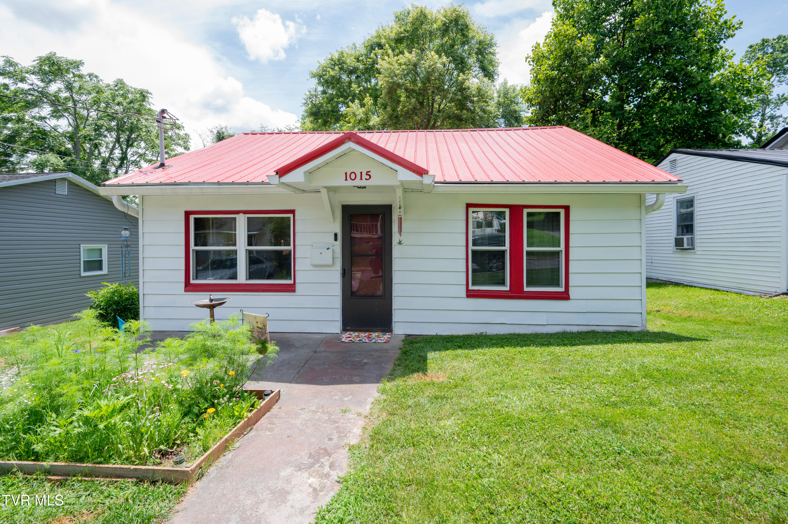 1015 Montgomery Street Property Photo 1