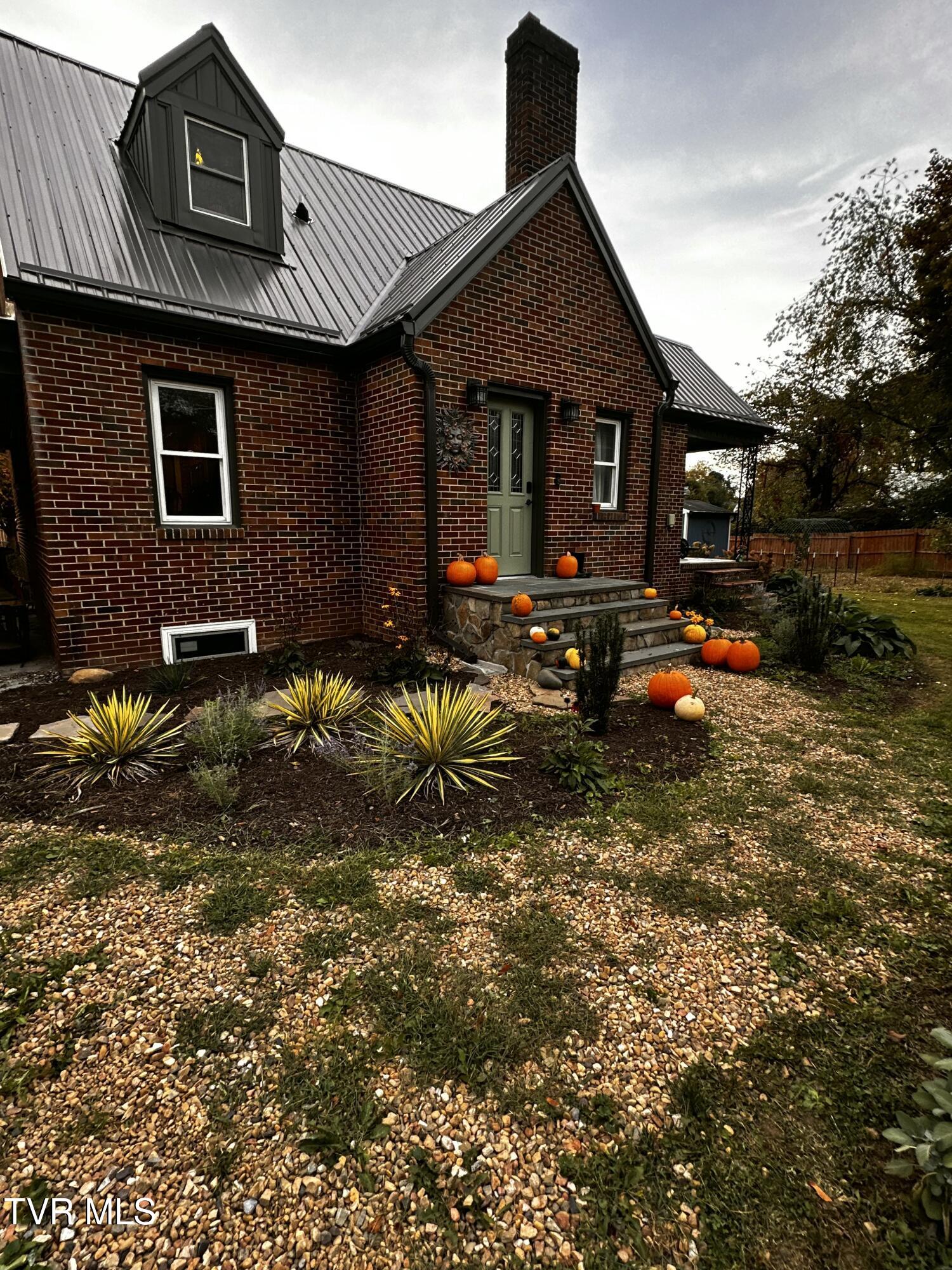 461 South Shady Avenue Property Photo 3