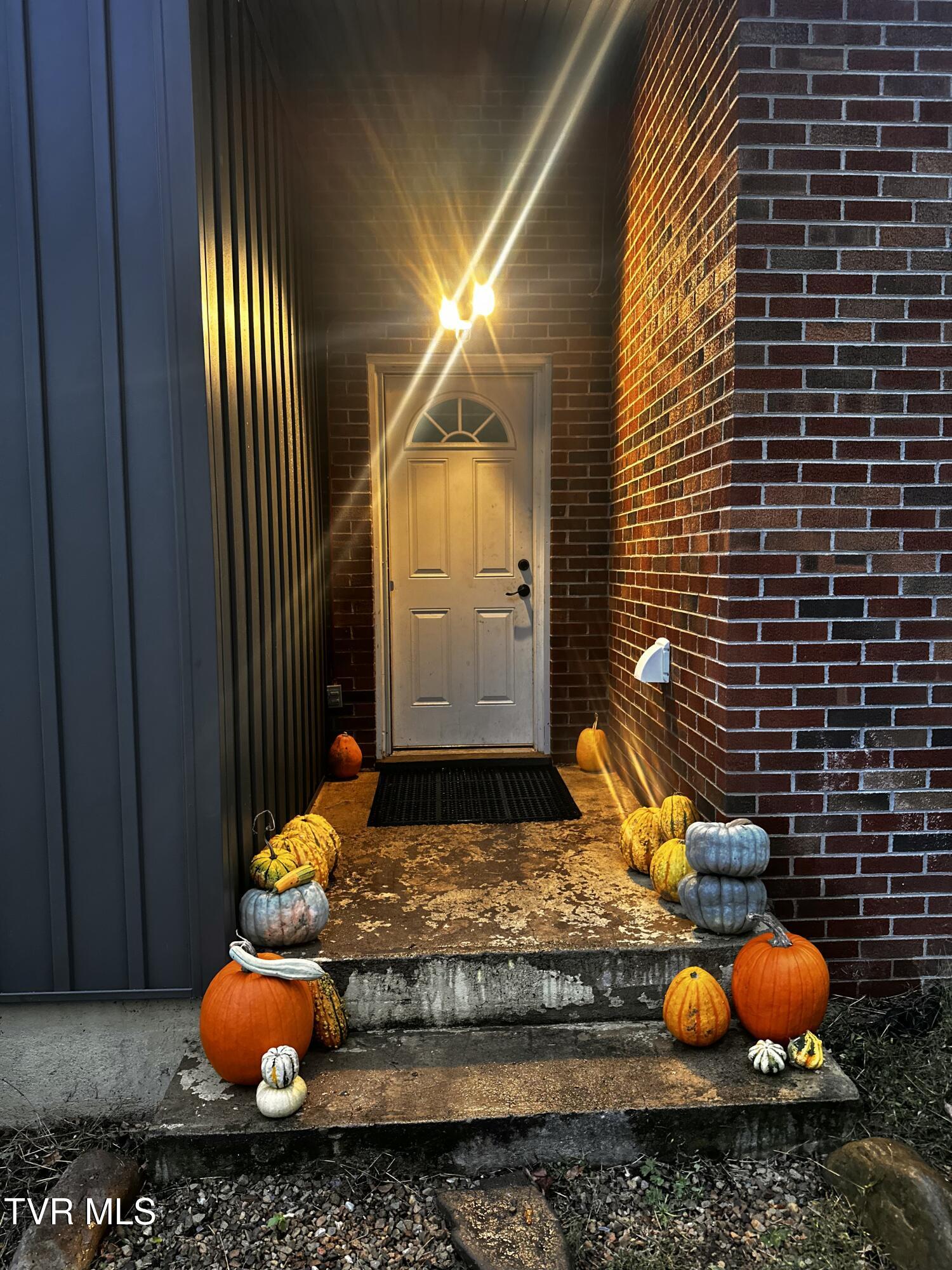 461 South Shady Avenue Property Photo 4