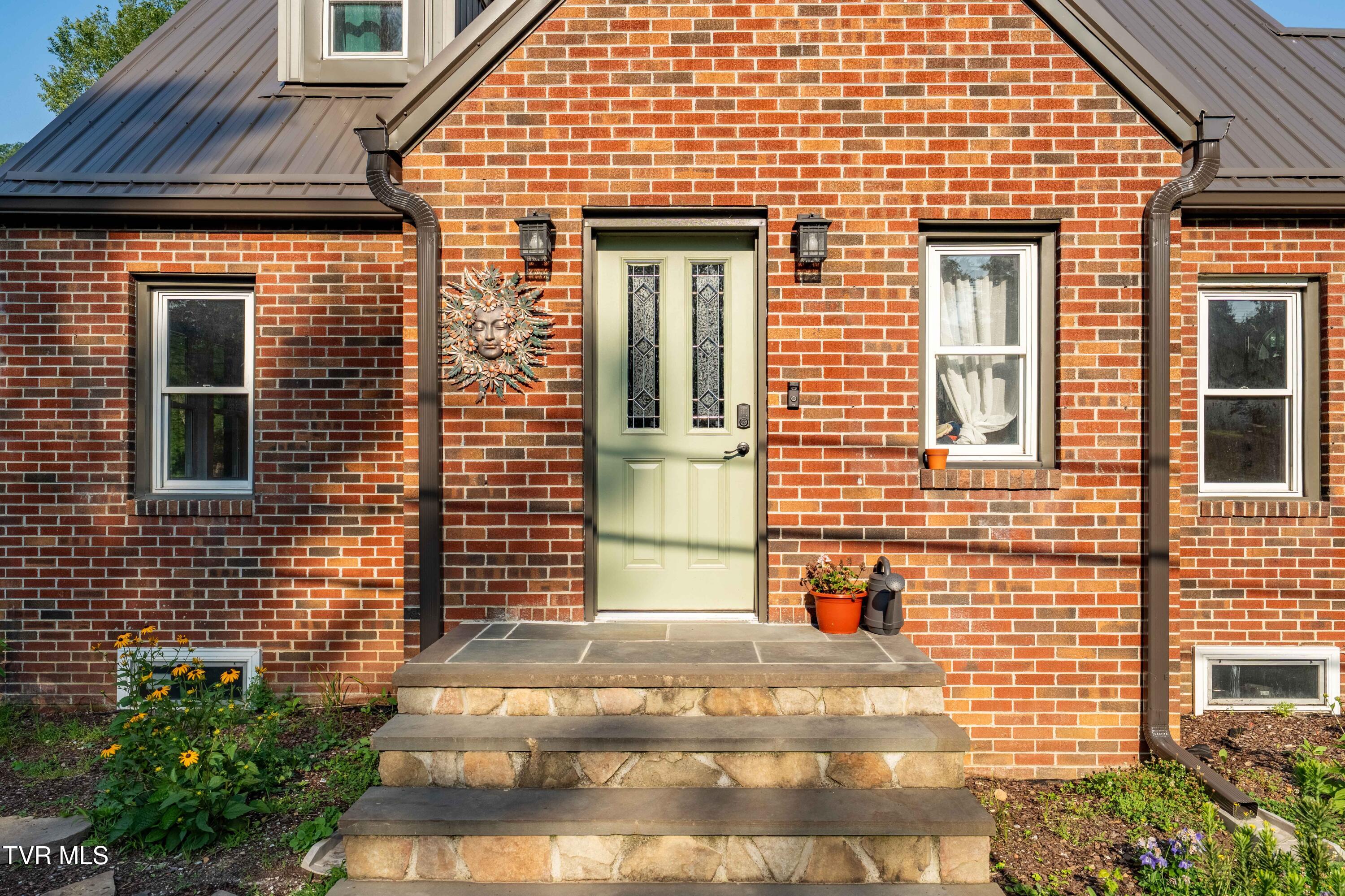 461 South Shady Avenue Property Photo 6