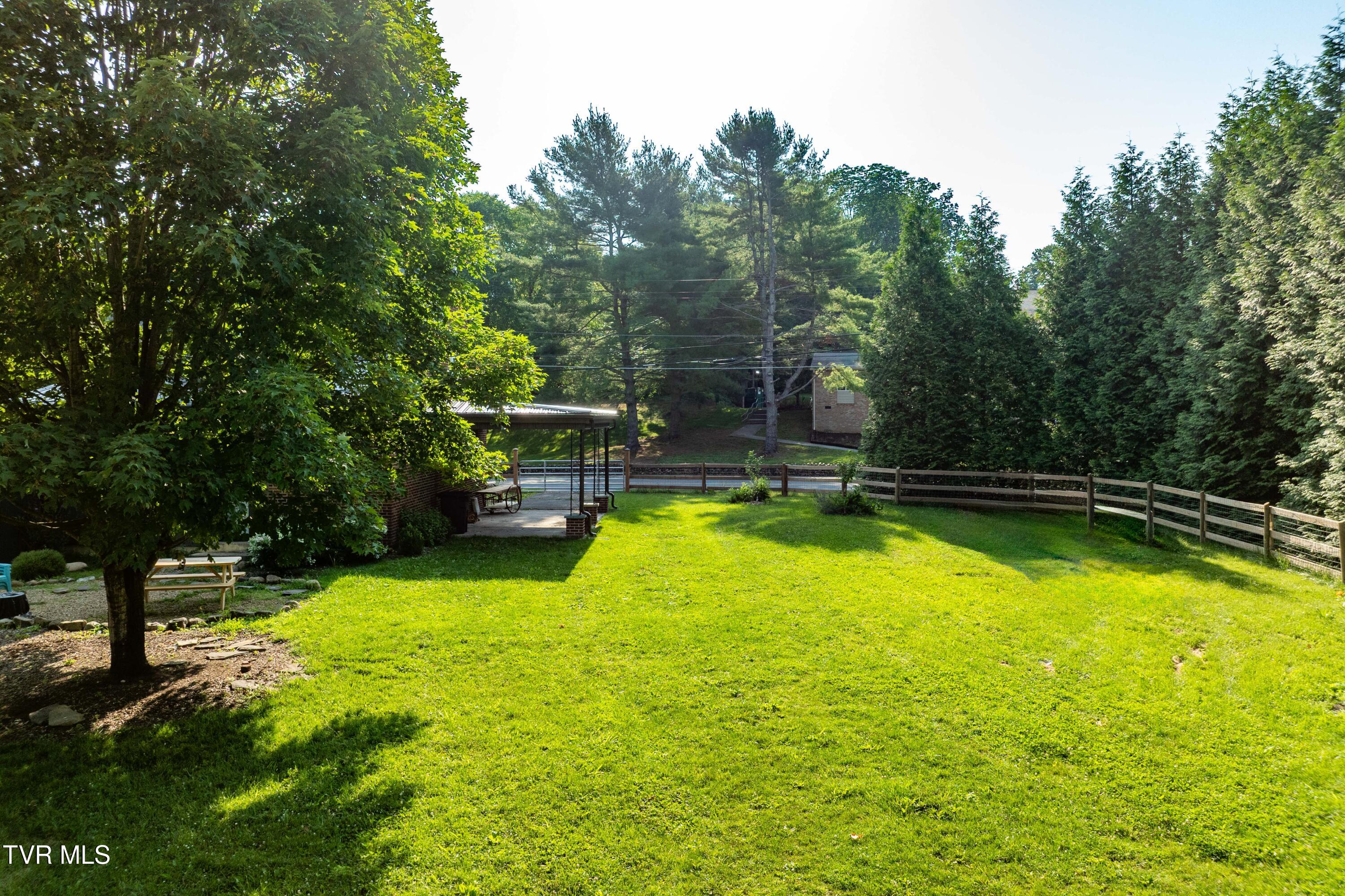 461 South Shady Avenue Property Photo 9