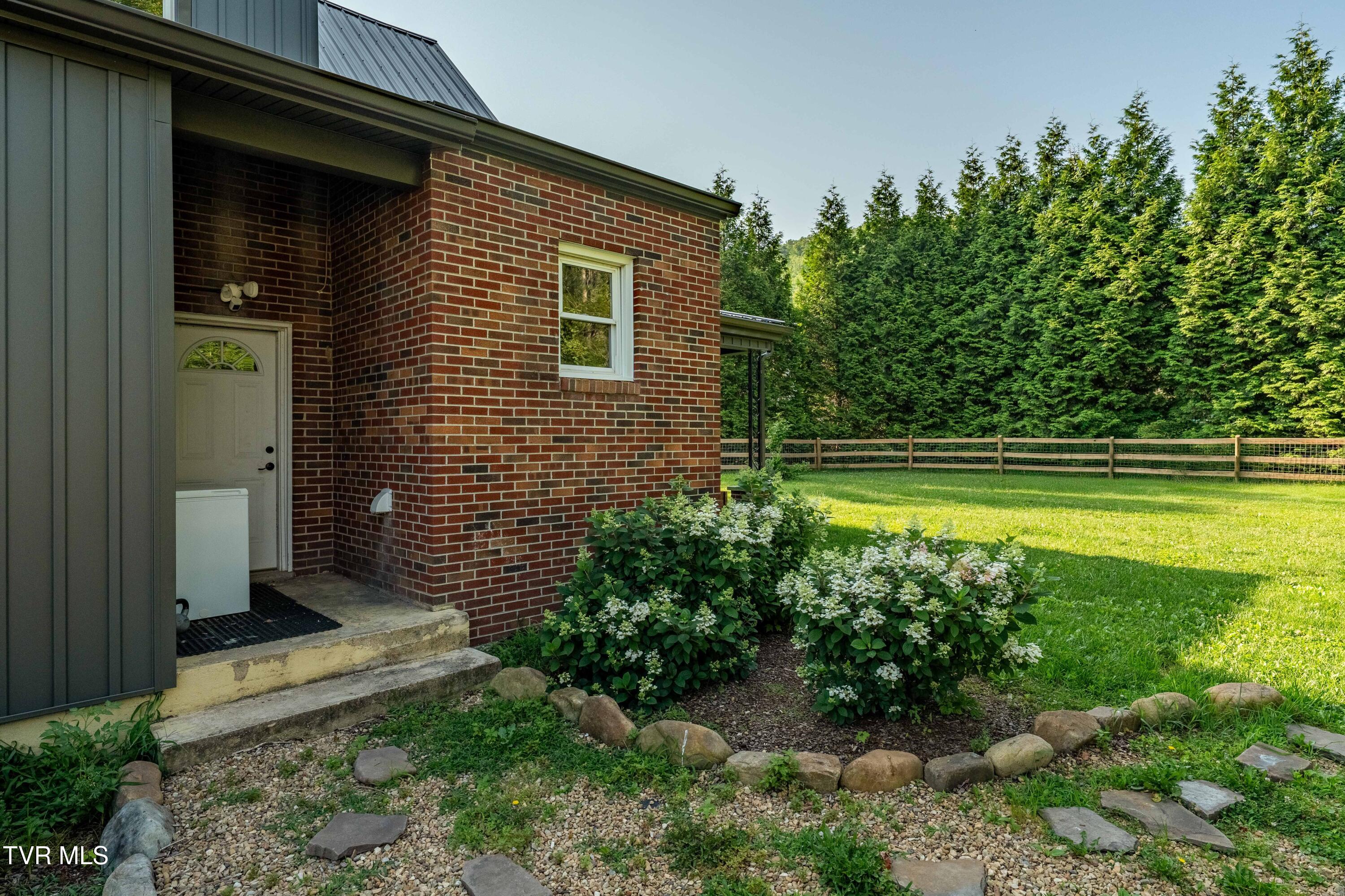 461 South Shady Avenue Property Photo 47