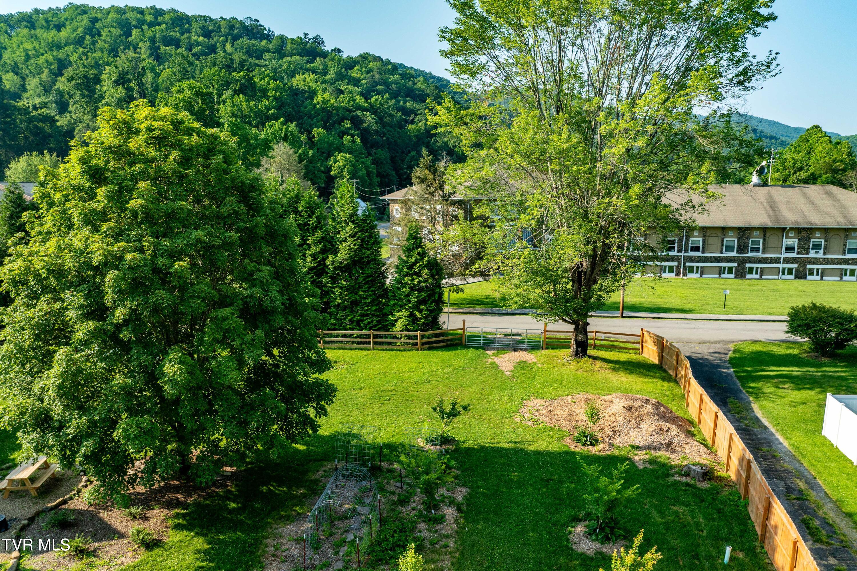 461 South Shady Avenue Property Photo 49