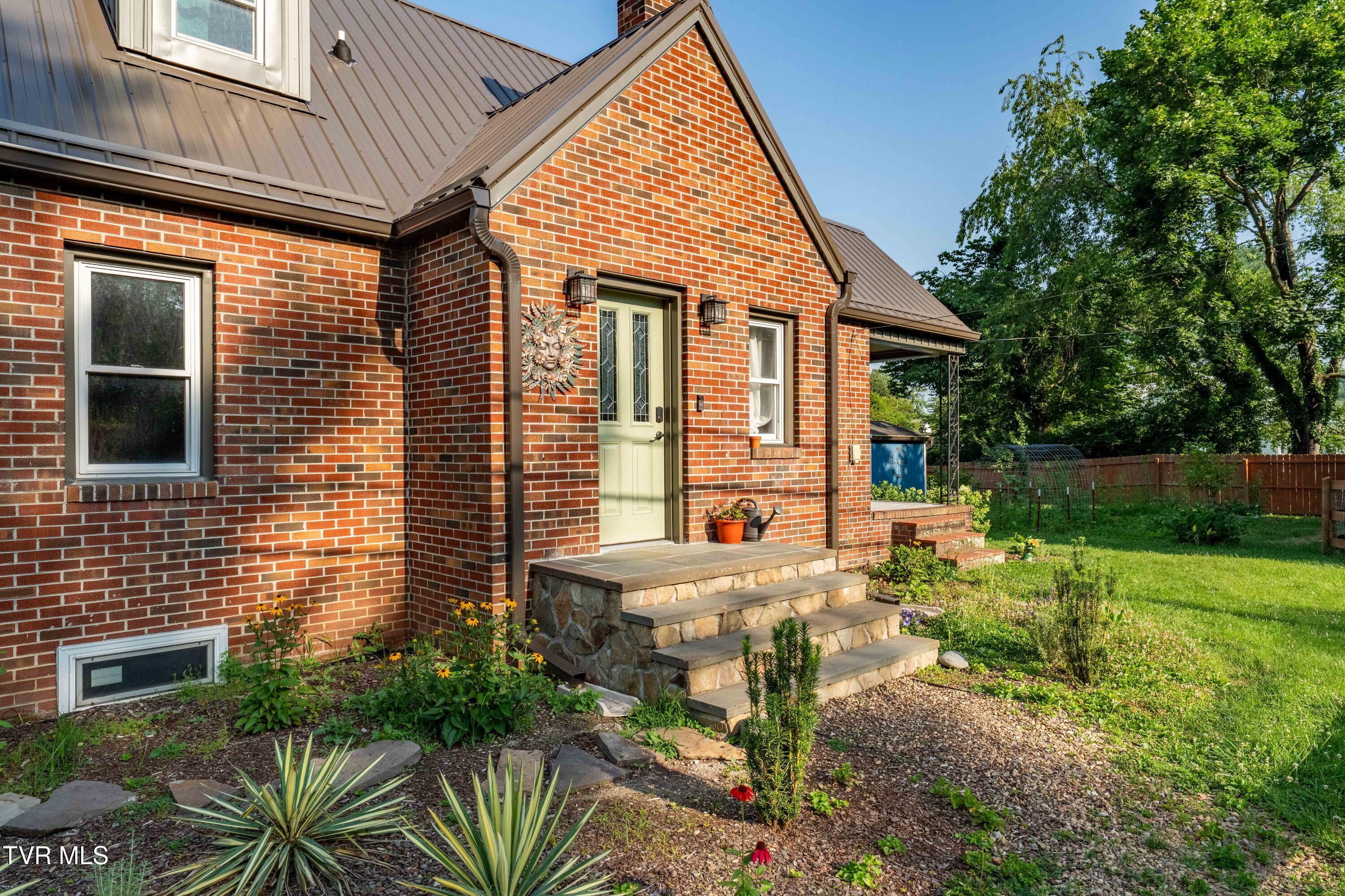 461 South Shady Avenue Property Photo 53