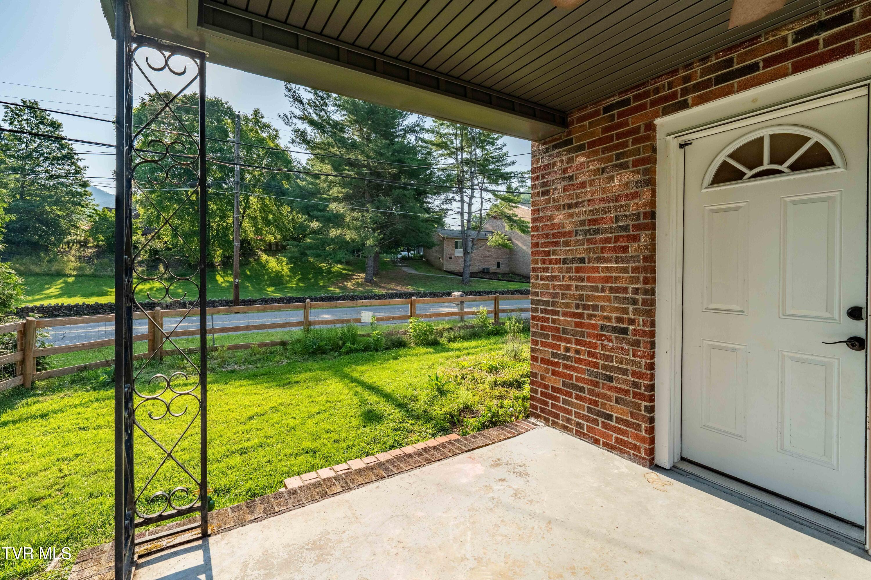 461 South Shady Avenue Property Photo 56