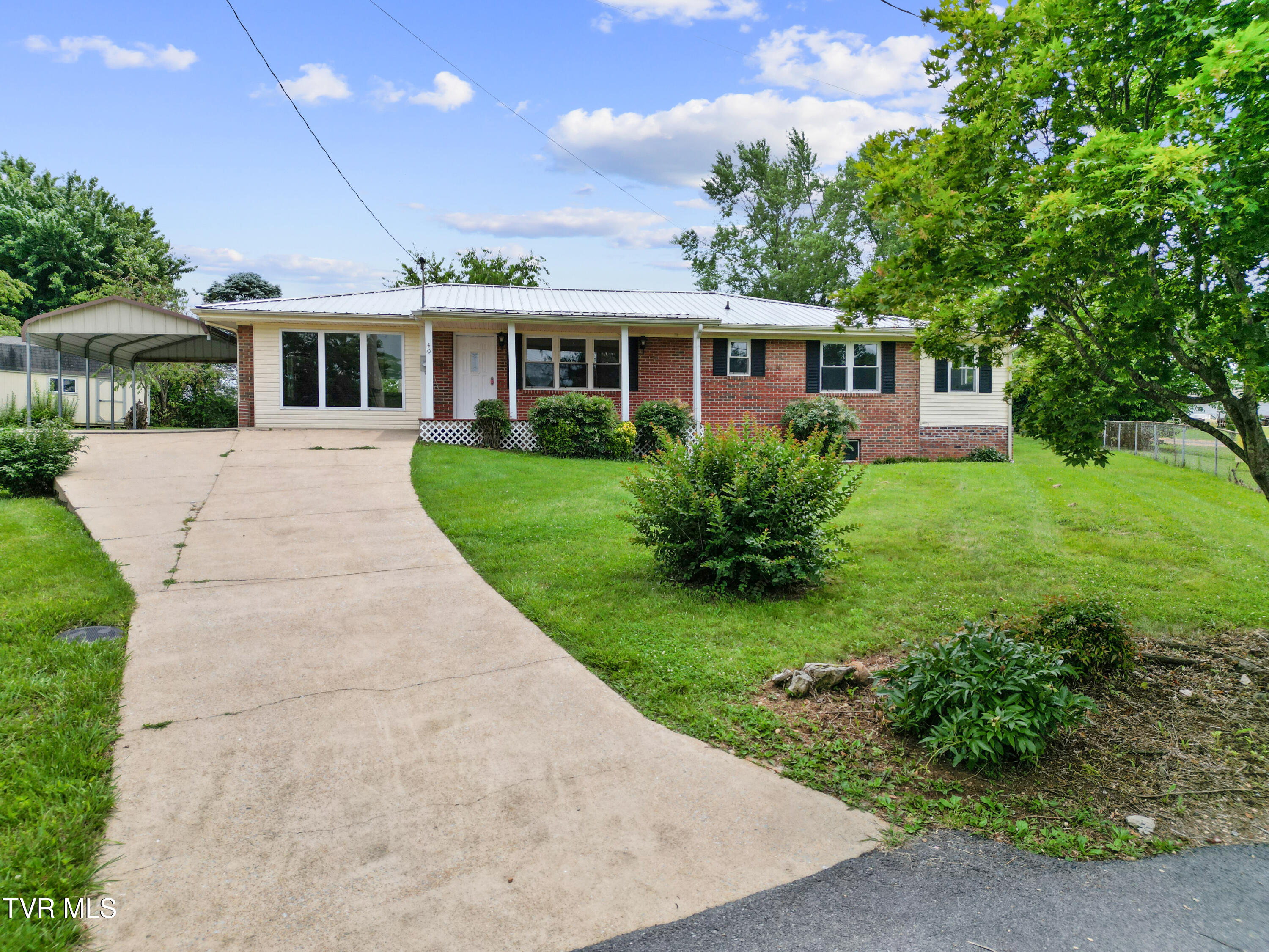 40 Hillside Court Property Photo