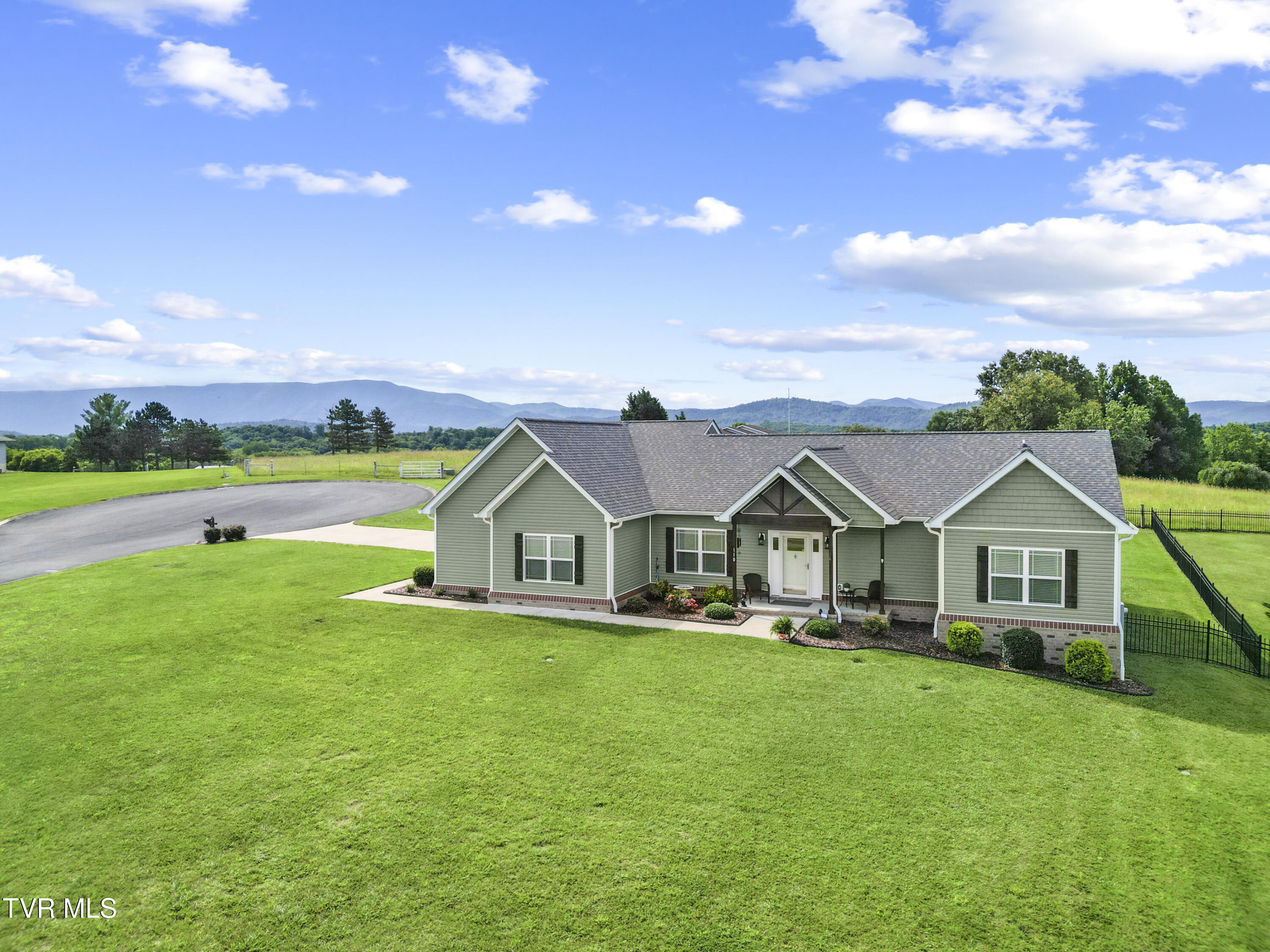 110 Clubhouse Lane Property Photo