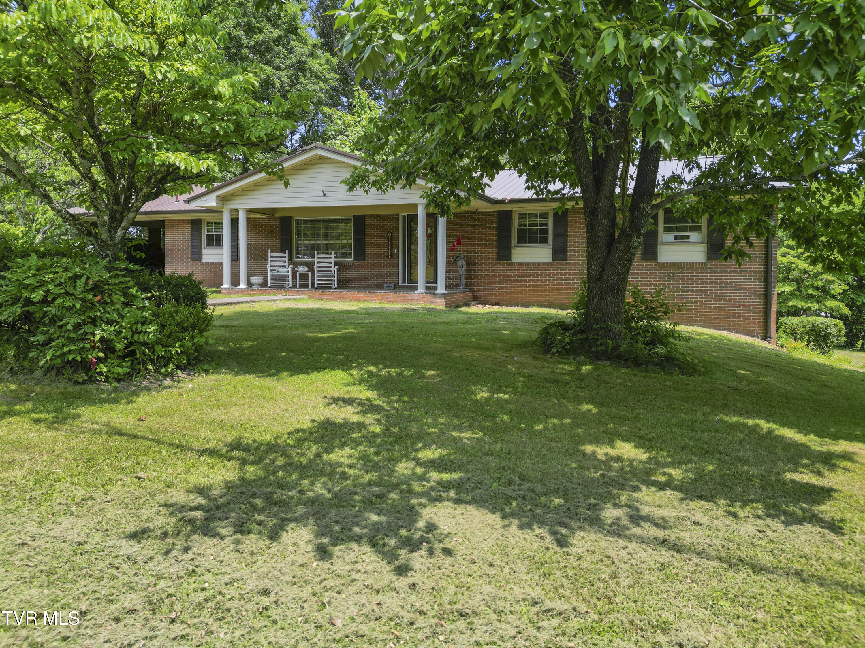 1802 Brentwood Drive Property Photo 1