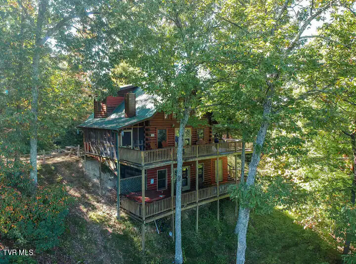 3831 Glenview Way Property Photo 1
