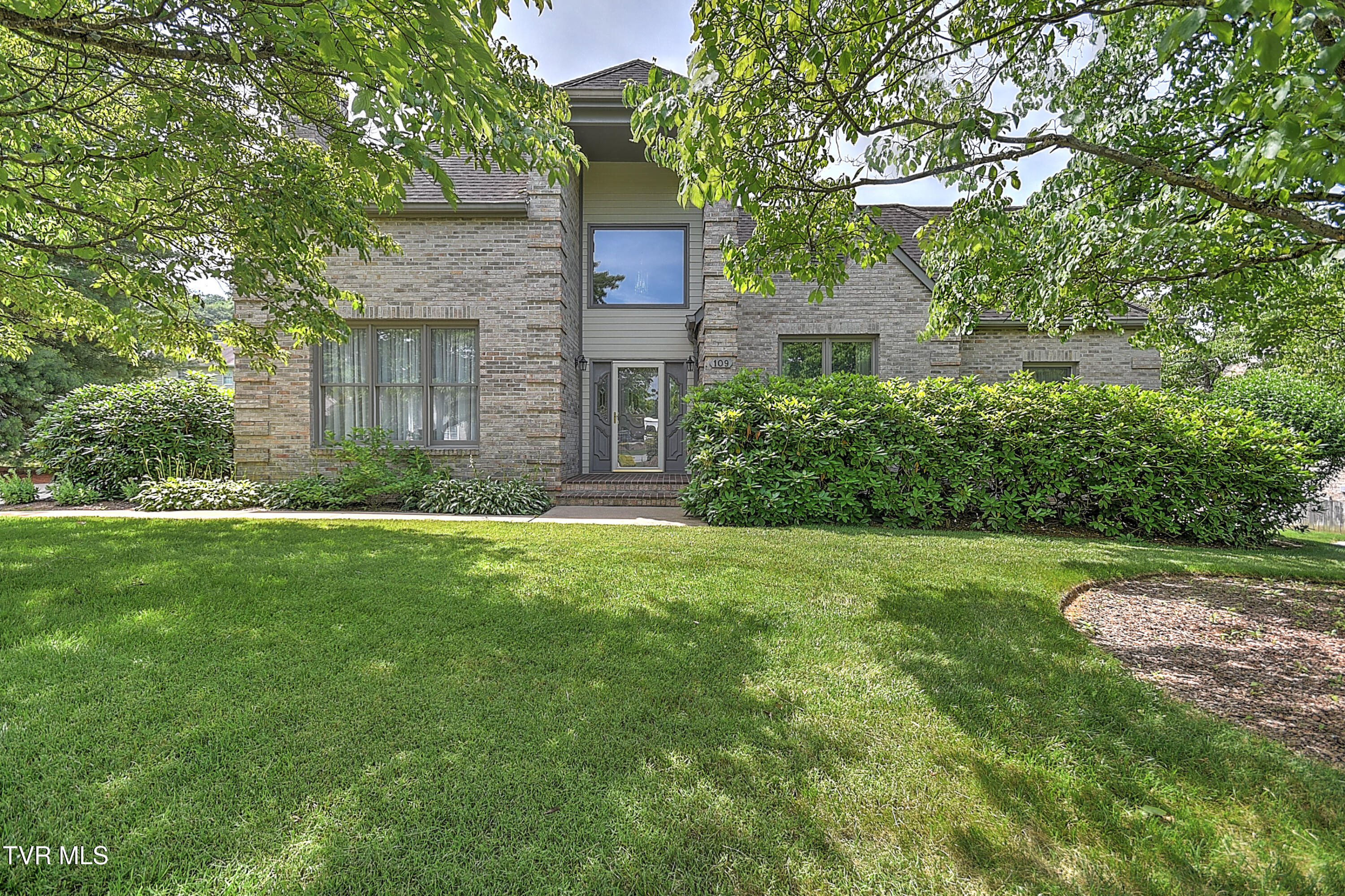 109 Woodbriar Drive Property Photo